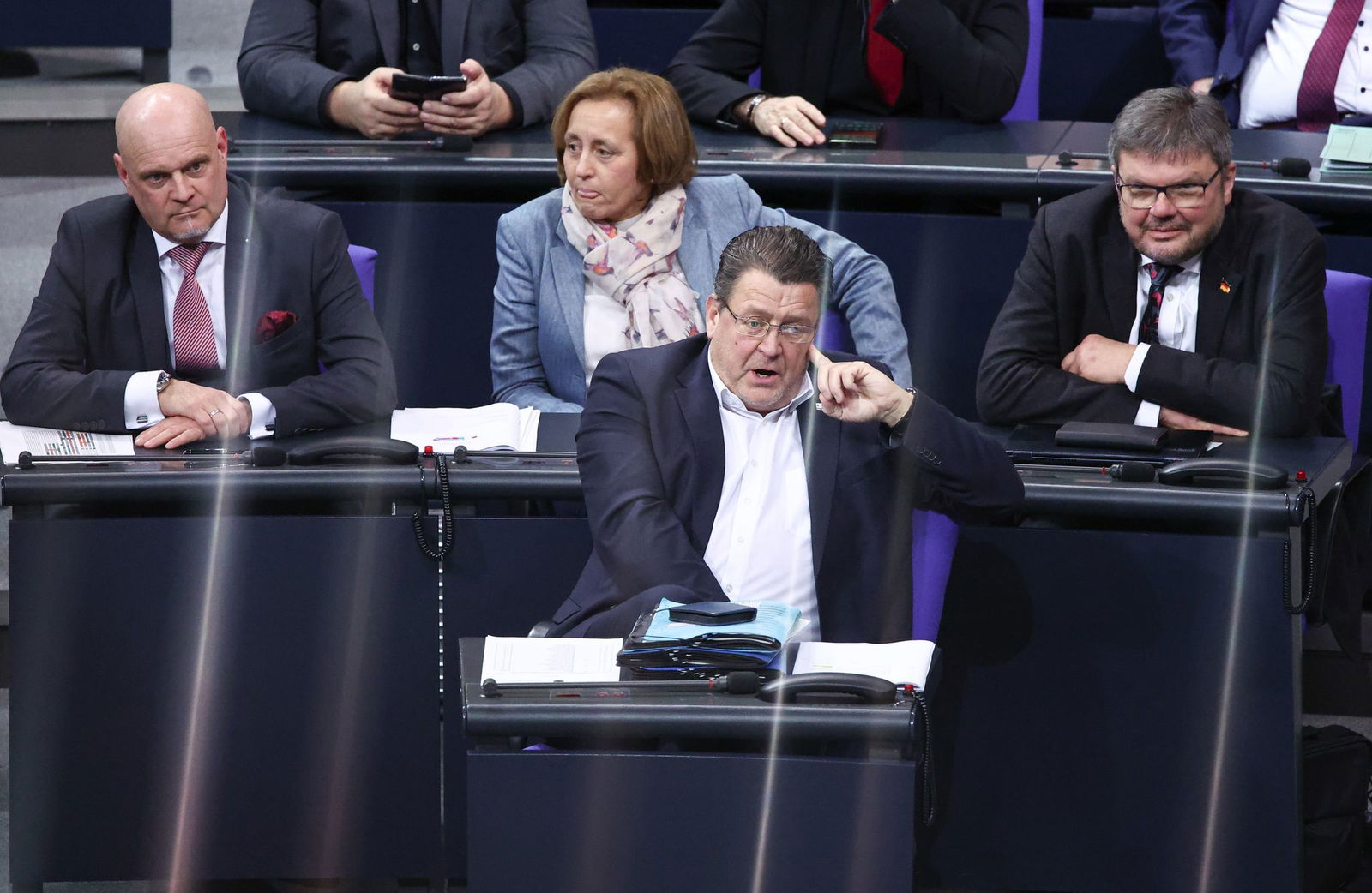 Michael Kaufmann (AfD - auf dem Foto ganz rechts) sitzt im Bundestag neben Fraktionskollegin Beatrix von Storch. (Archivfoto)