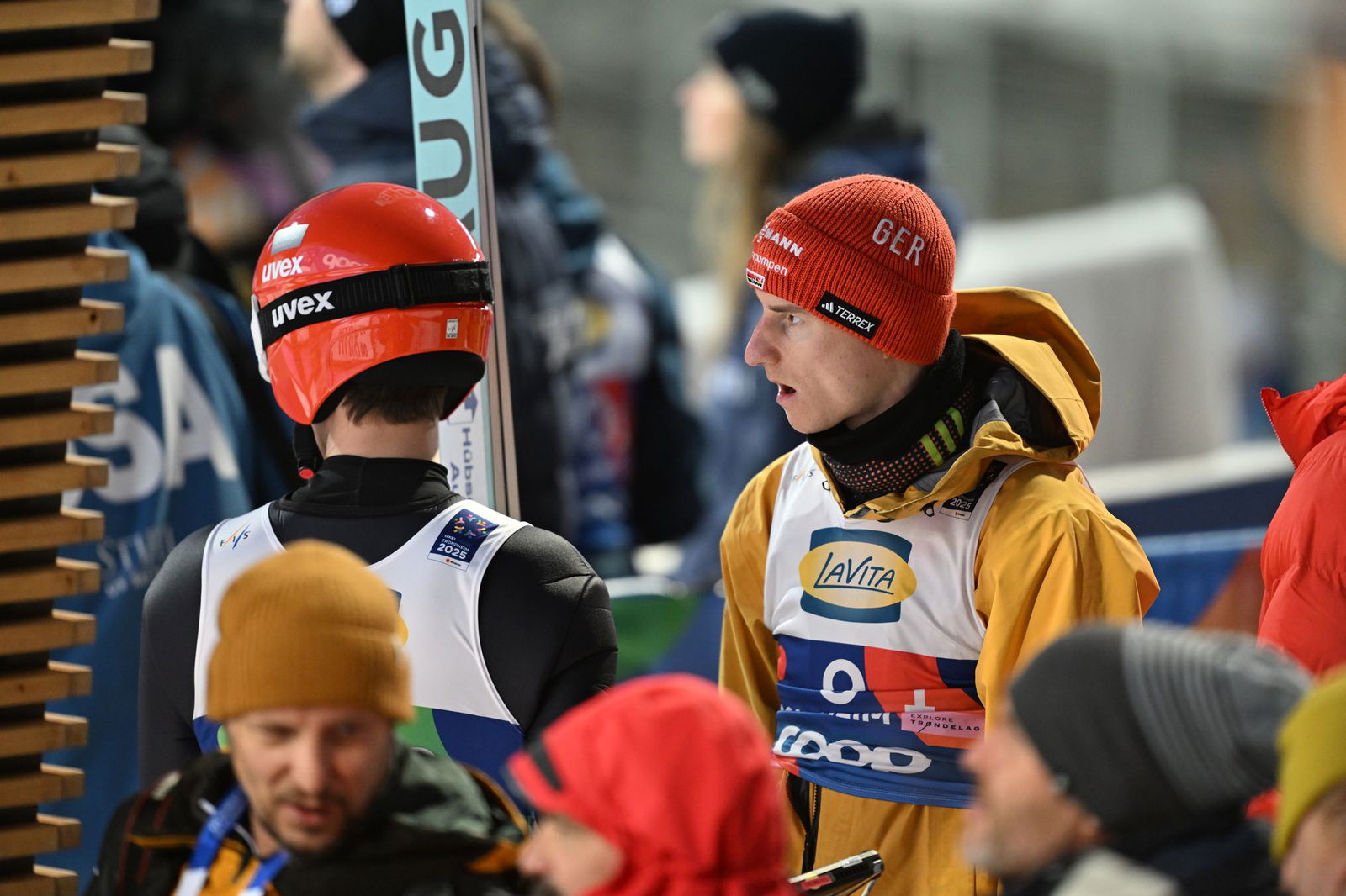 Frust bei Karl Geiger: Sein zweiter Sprung misslingt.