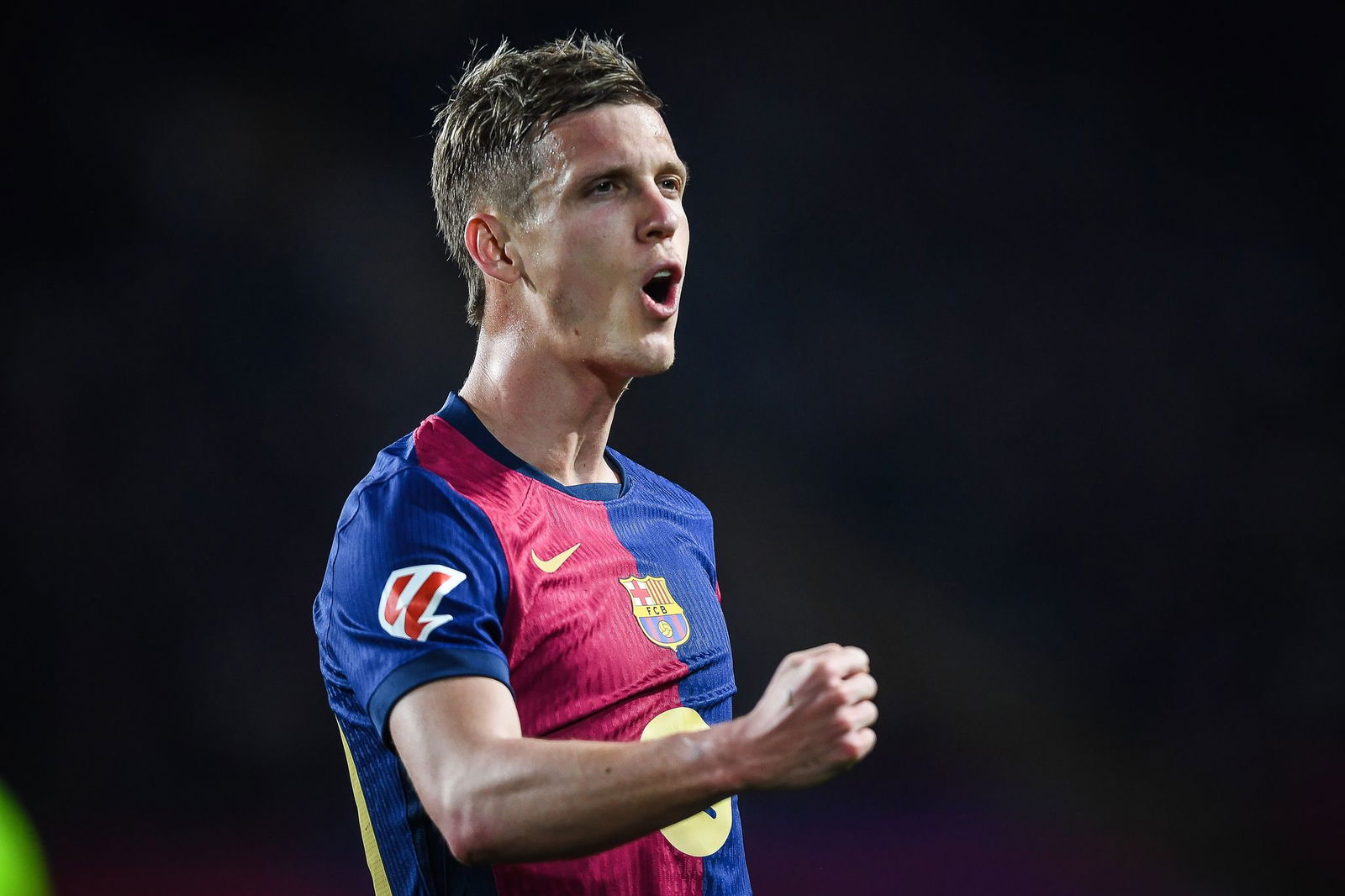 Barcelonas Dani Olmo verletzt sich im Spiel gegen Osasuna.