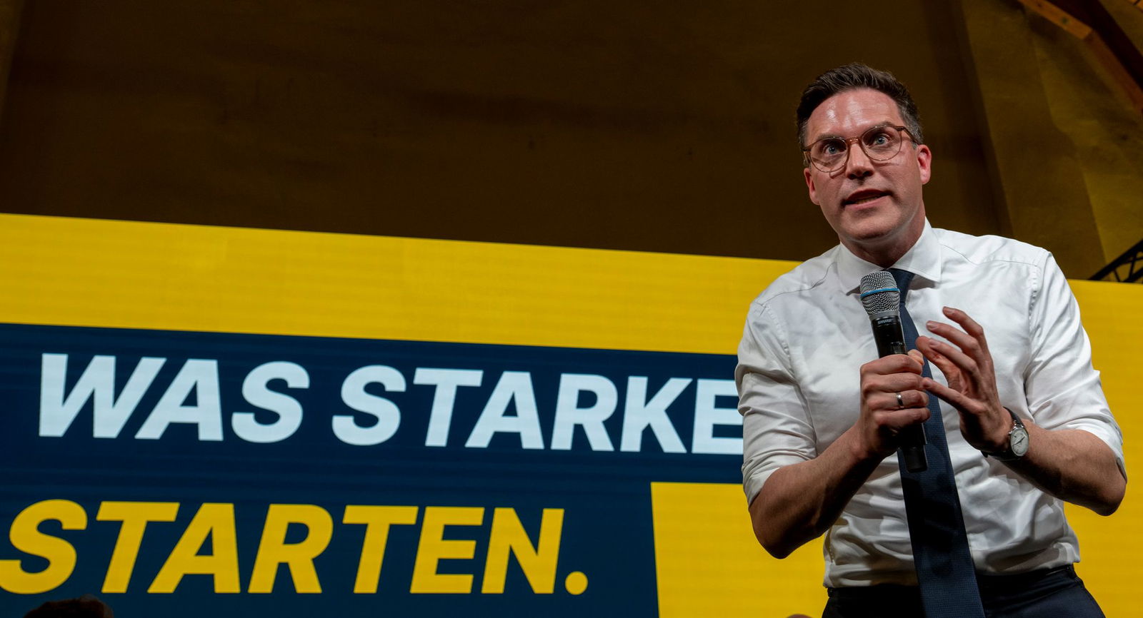 Hagel traut sich aus der Deckung und steigt in den Wahlkampf ein.