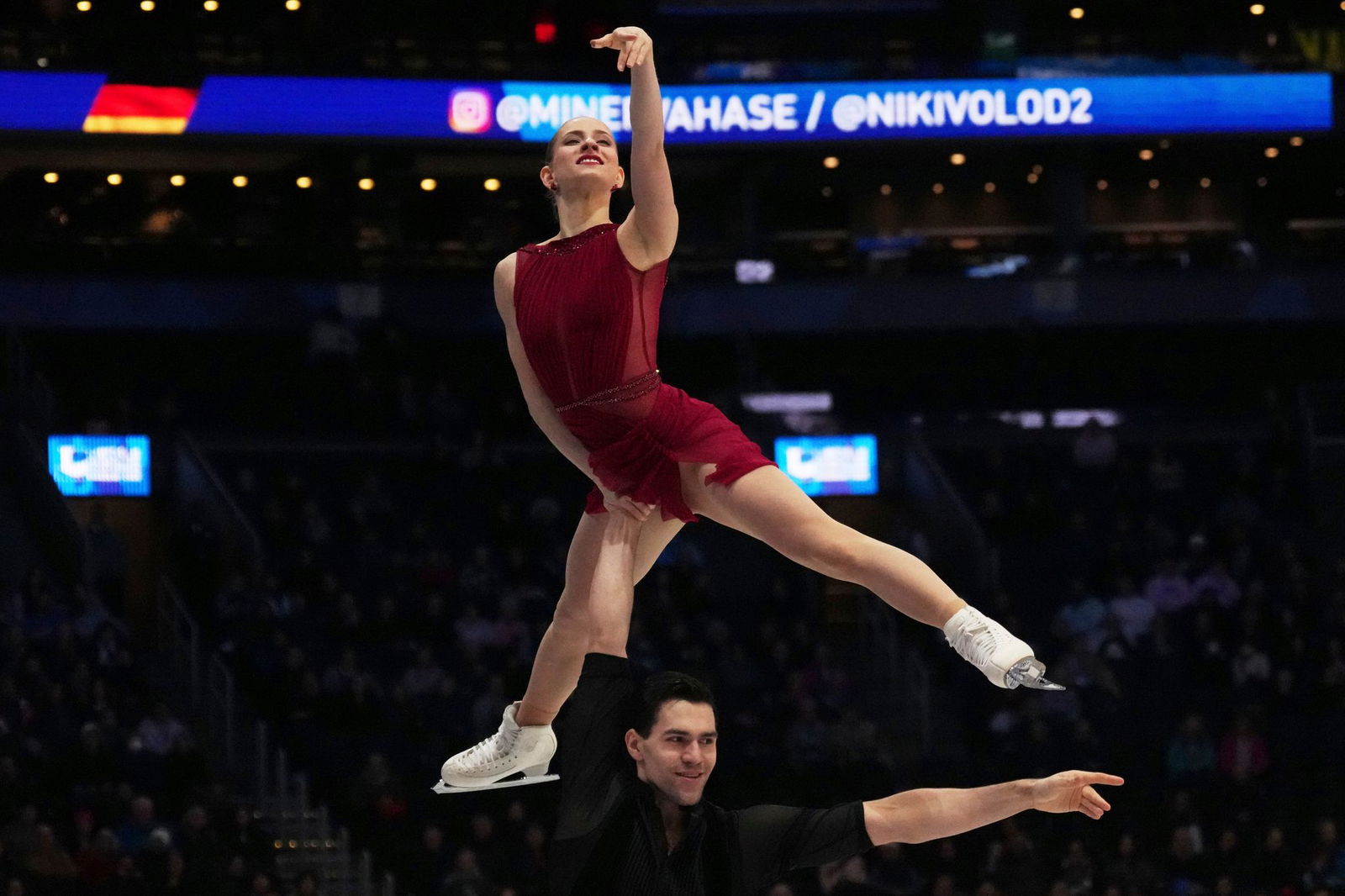 Minerva Hase und Nikita Wolodin liegen bei der Eiskunstlauf-WM in Boston nach dem Kurzprogramm auf Rang drei.