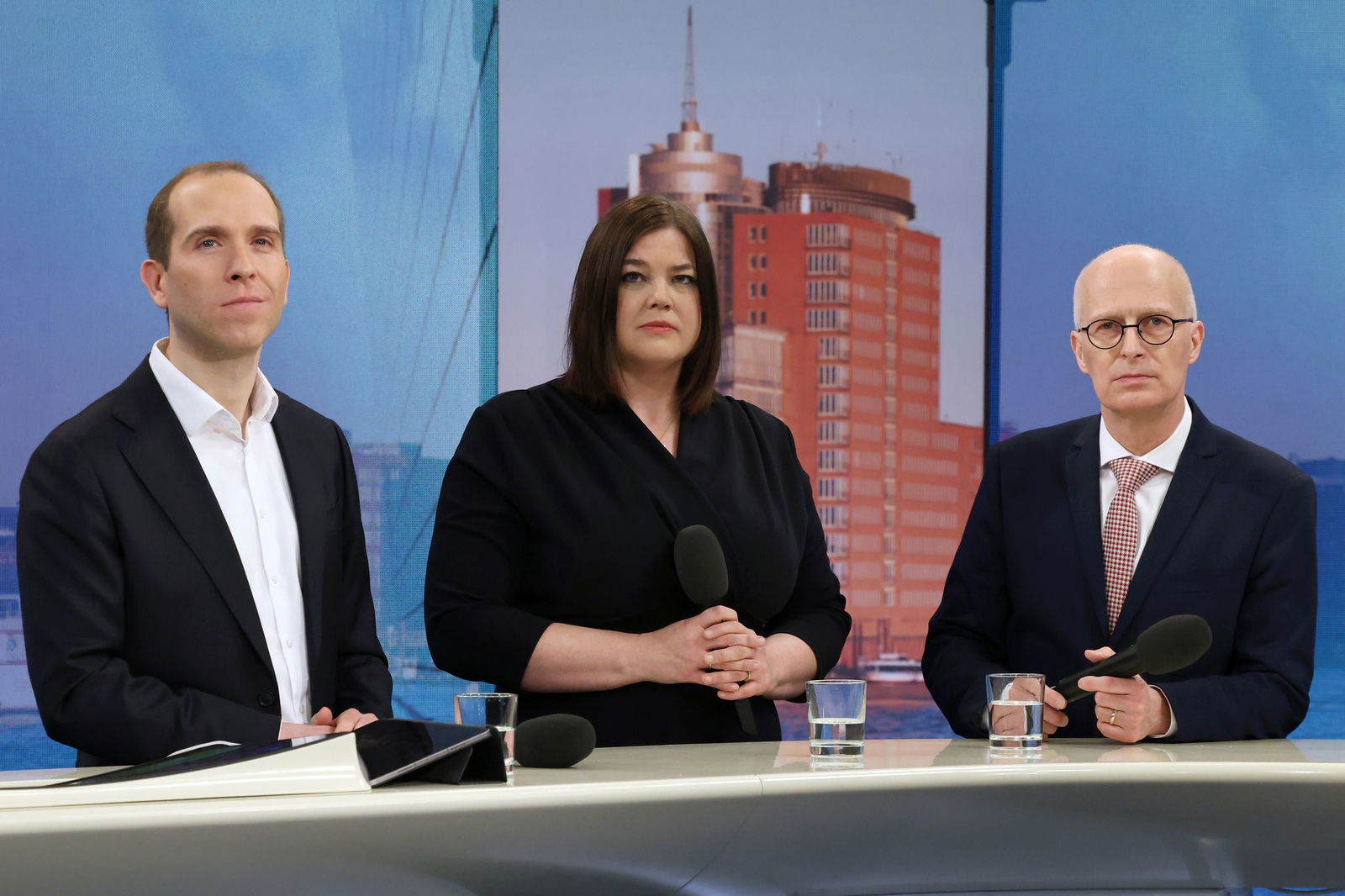 Tschentscher will mit beiden reden. 