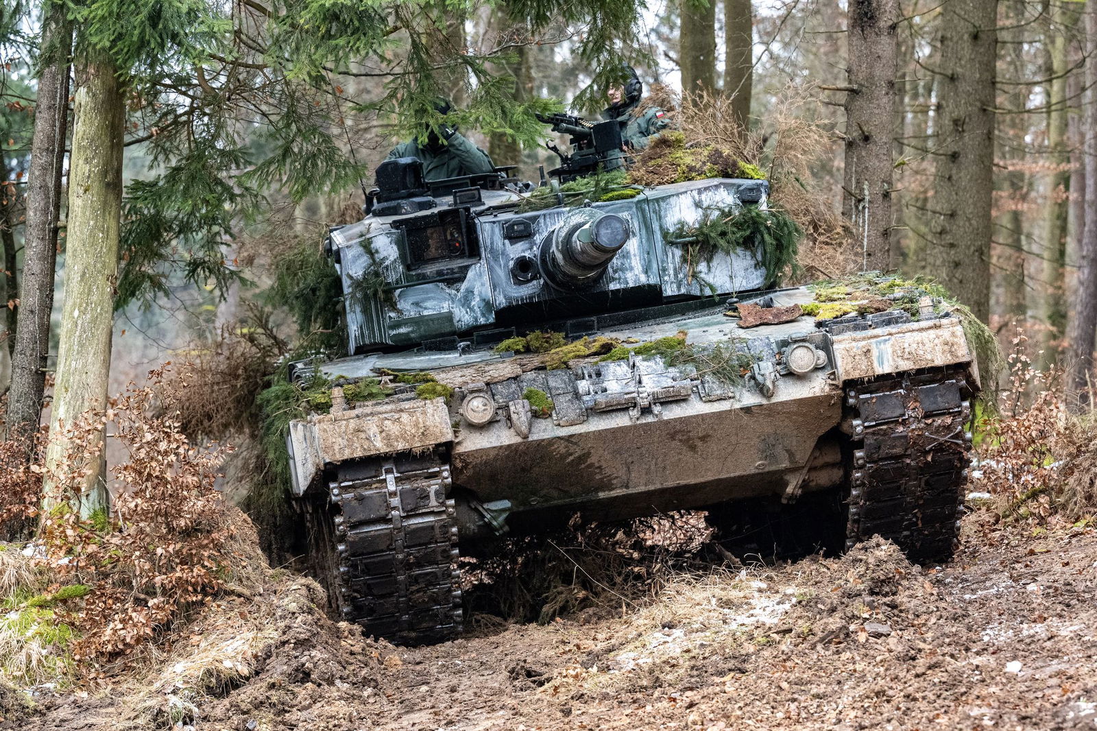 Ein in Deutschland produzierter Leopard-2-Panzer der polnischen Armee nimmt an einer internationalen Militärübung teil. (Archivbild)
