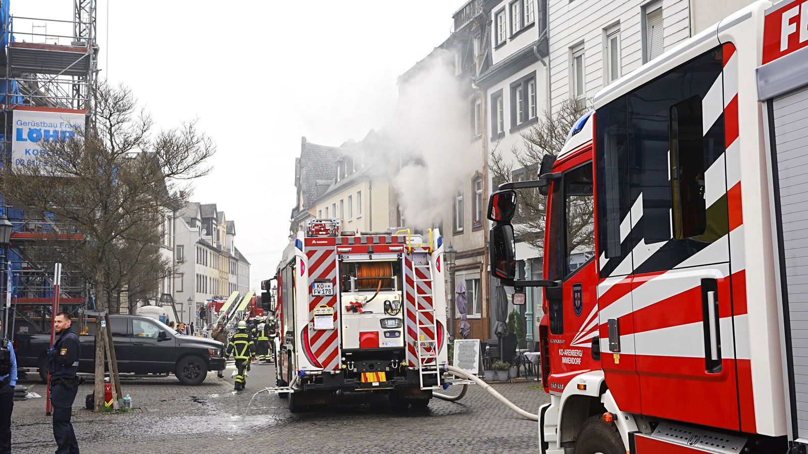 Die Straße vor dem Haus war weiträumig abgesperrt.