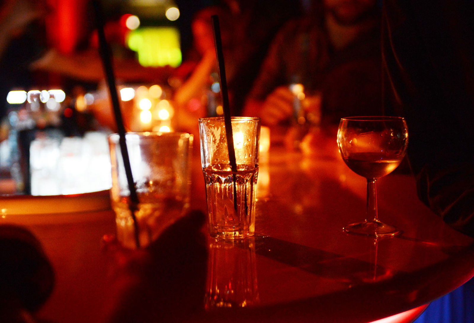 Mehrere Menschen hatten auf einer Faschingsfeier über Symptome von K.-o.-Tropfen geklagt. (Symbolbild)