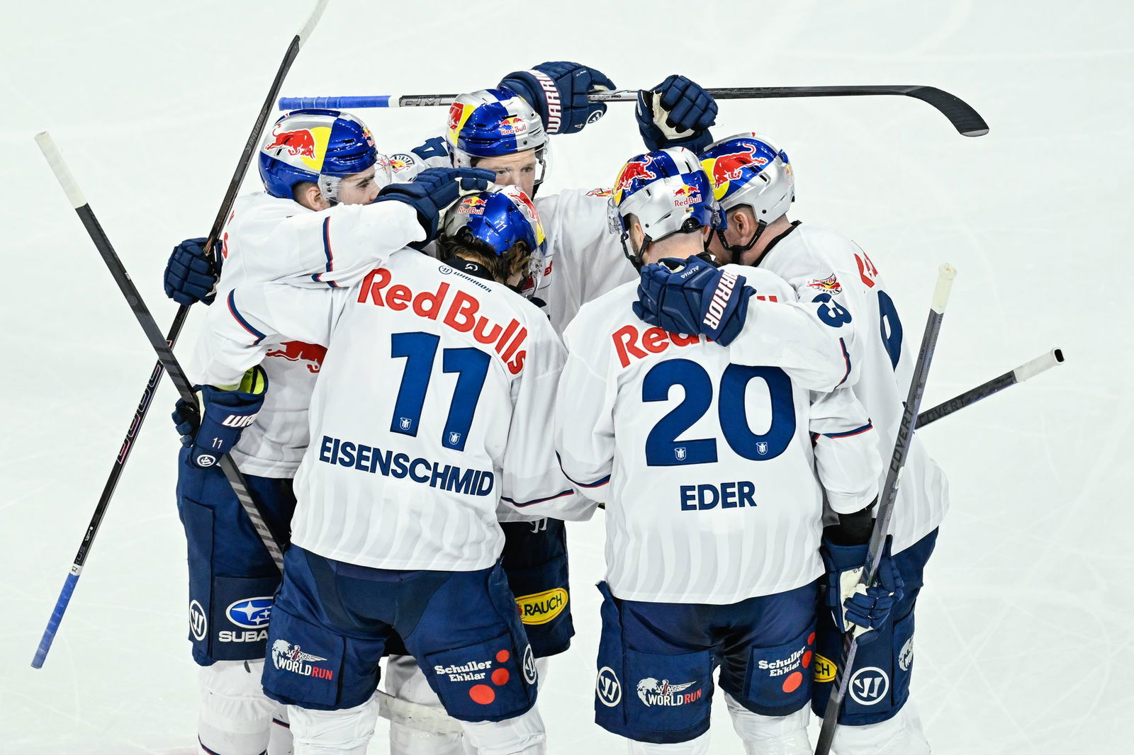 Der EHC Red Bull München gelingt im Playoff-Viertelfinale gegen die Adler Mannheim der Ausgleich.