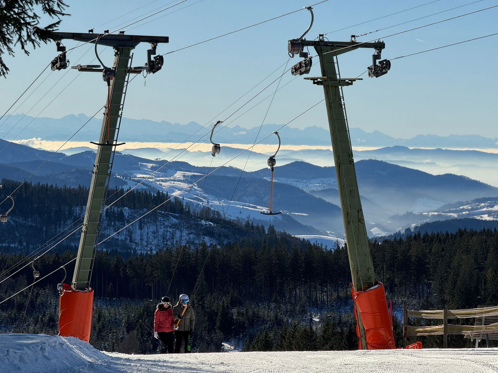 Viele Schulen nutzen die kommende Woche für eine freie Woche. Je nach Wetterverhältnissen kann dann auch Wintersport möglich sein. (Archivbild)