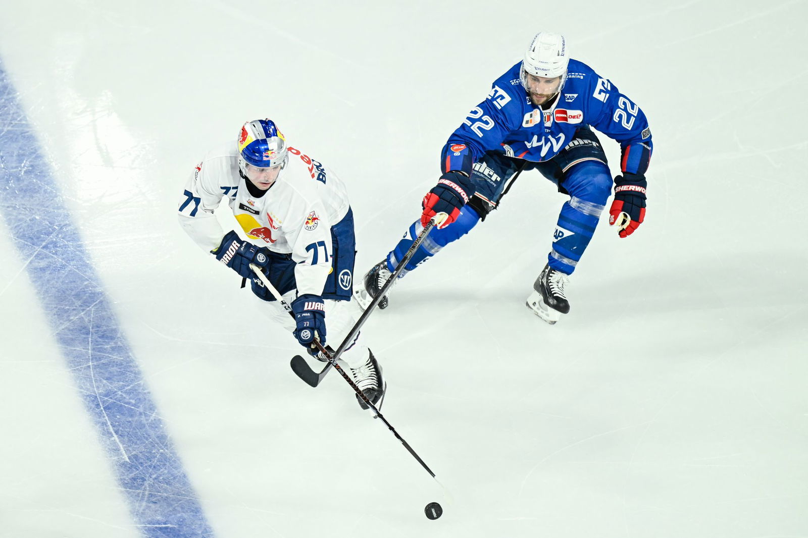 Die Adler Mannheim gewinnen Spiel vier in München und gleichen in der Playoff-Serie aus.