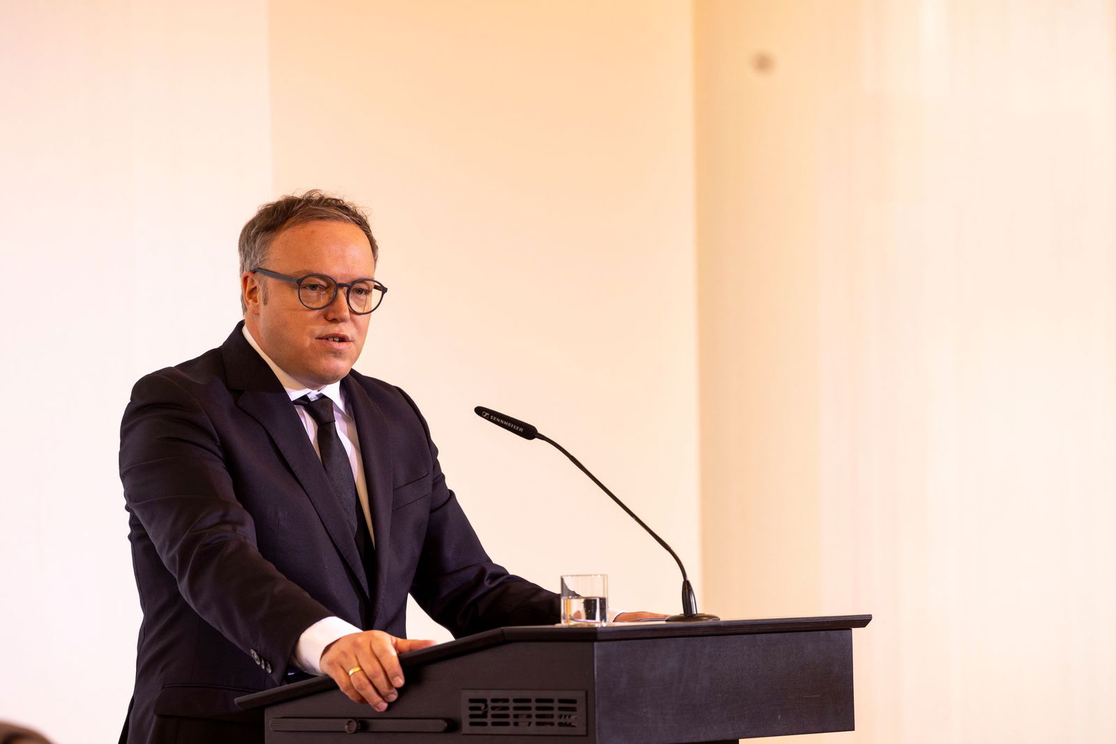 Der thüringische Ministerpräsident Mario Voigt (CDU) erinnert an seinen Vorgänger Bernhard Vogel. 