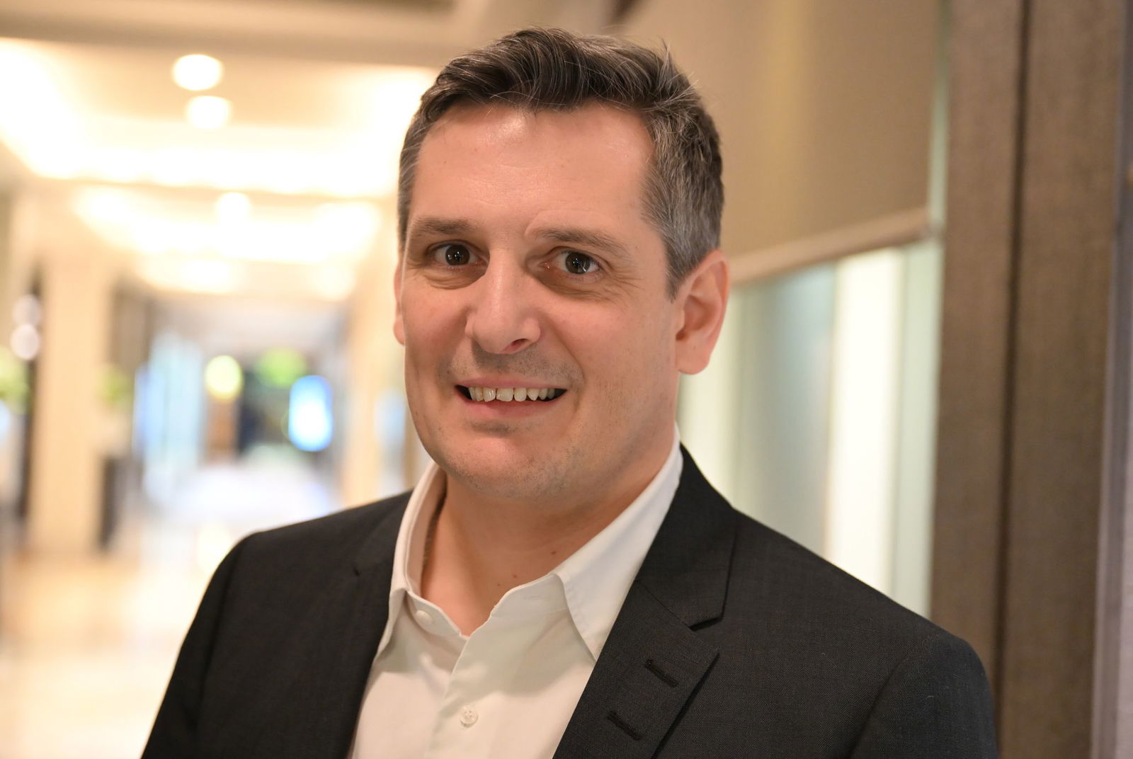 1&1-Mobilfunkchef Michael Martin sieht seine Firma beim Handynetz auf Kurs.