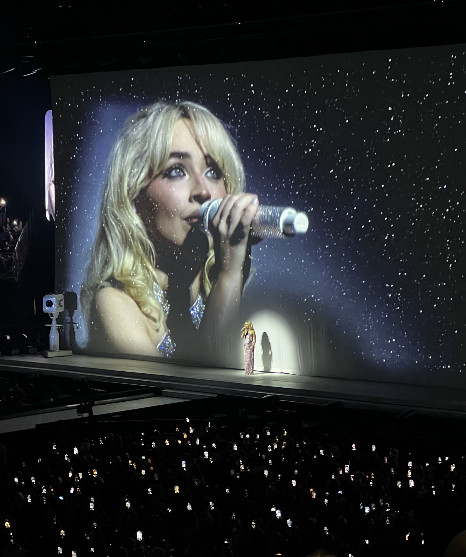 Sabrina Carpenter live in London