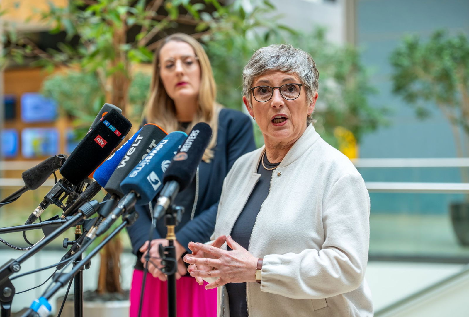 Grünen-Fraktionschefin Haßelmann attackiert Kretschmer und andere CDU-Politiker wegen Äußerungen zu Russland scharf.