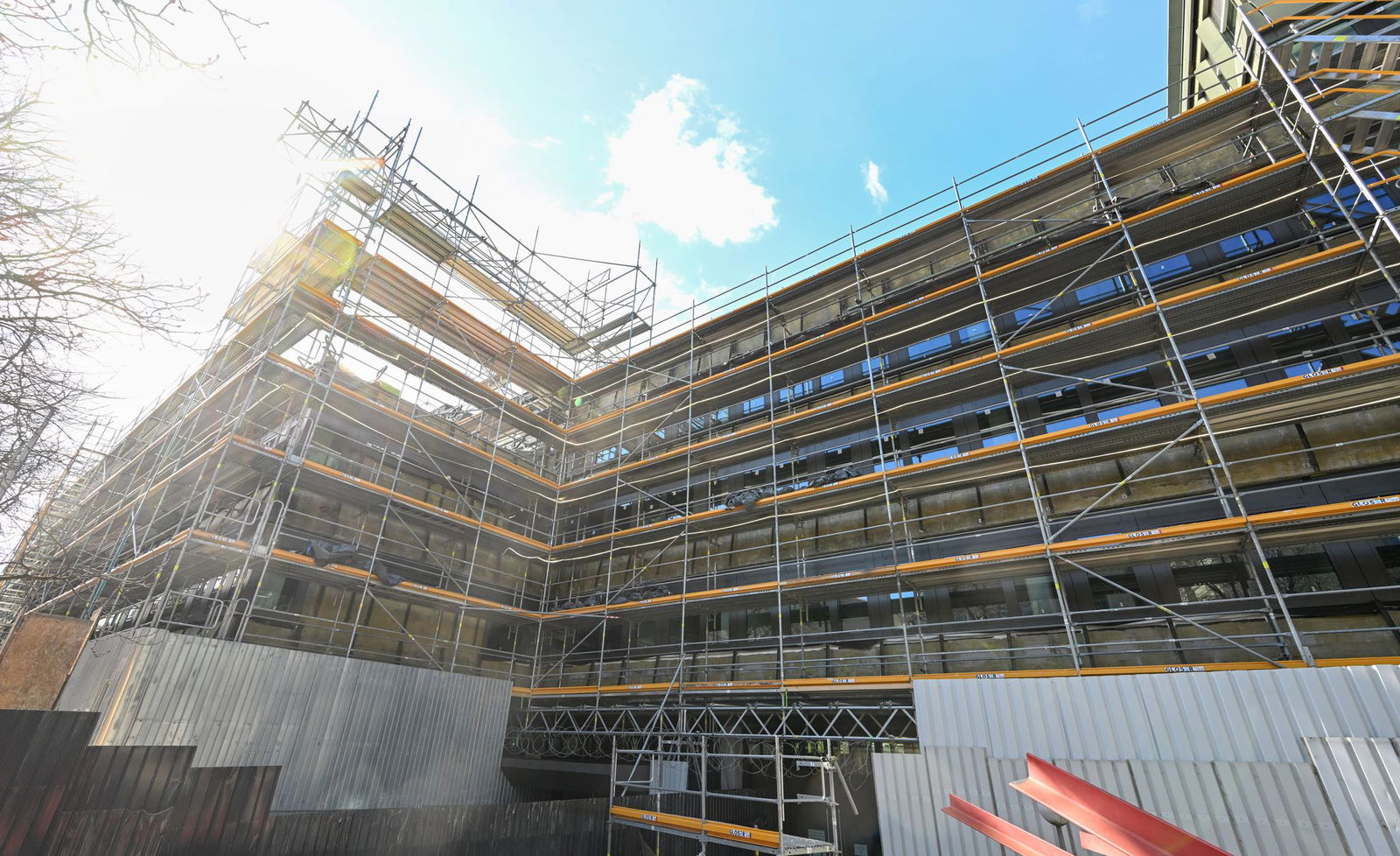 Die ersten Bauarbeiten im Stuttgarter Justizkomplex haben bereits begonnen bei laufendem Betrieb.(Produktion) 