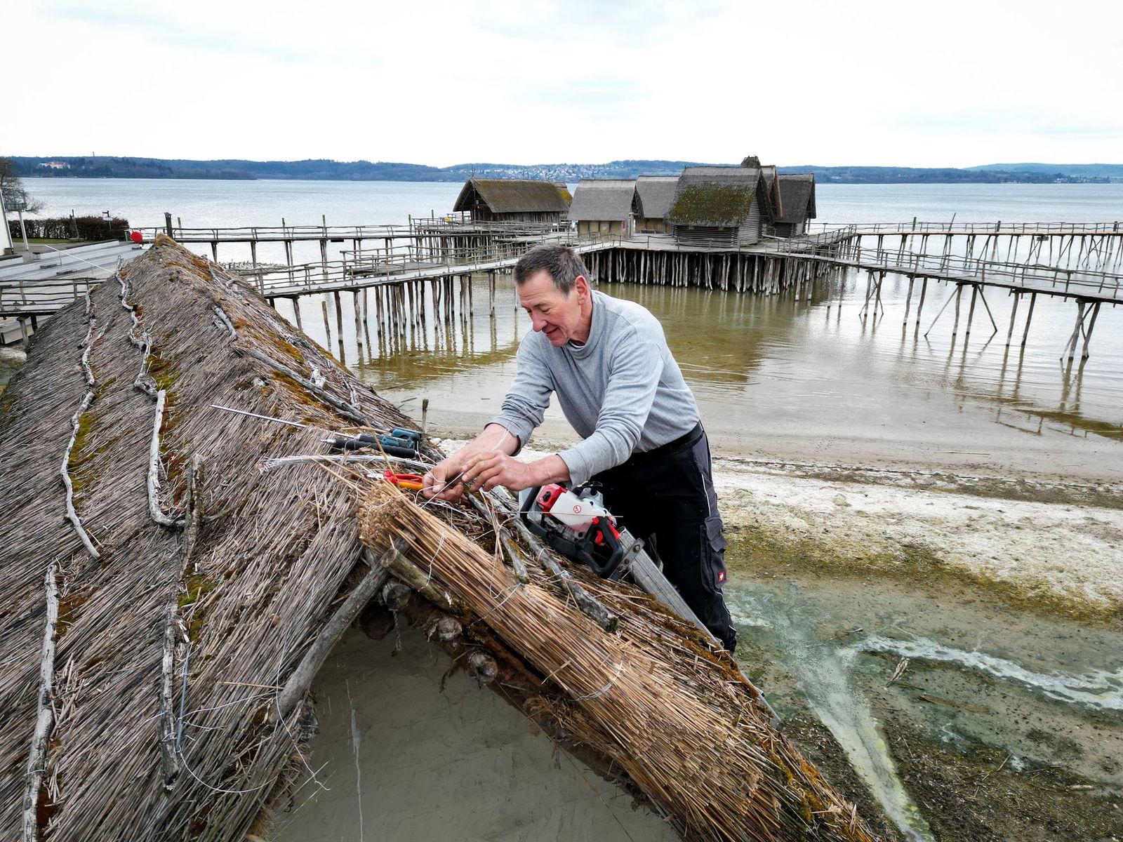 Die Dächer sollen nach und nach ausgebessert werden. 