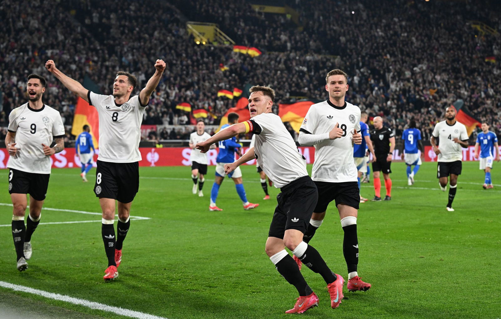 Kapitän Kimmich bejubelt sein Führungstor.