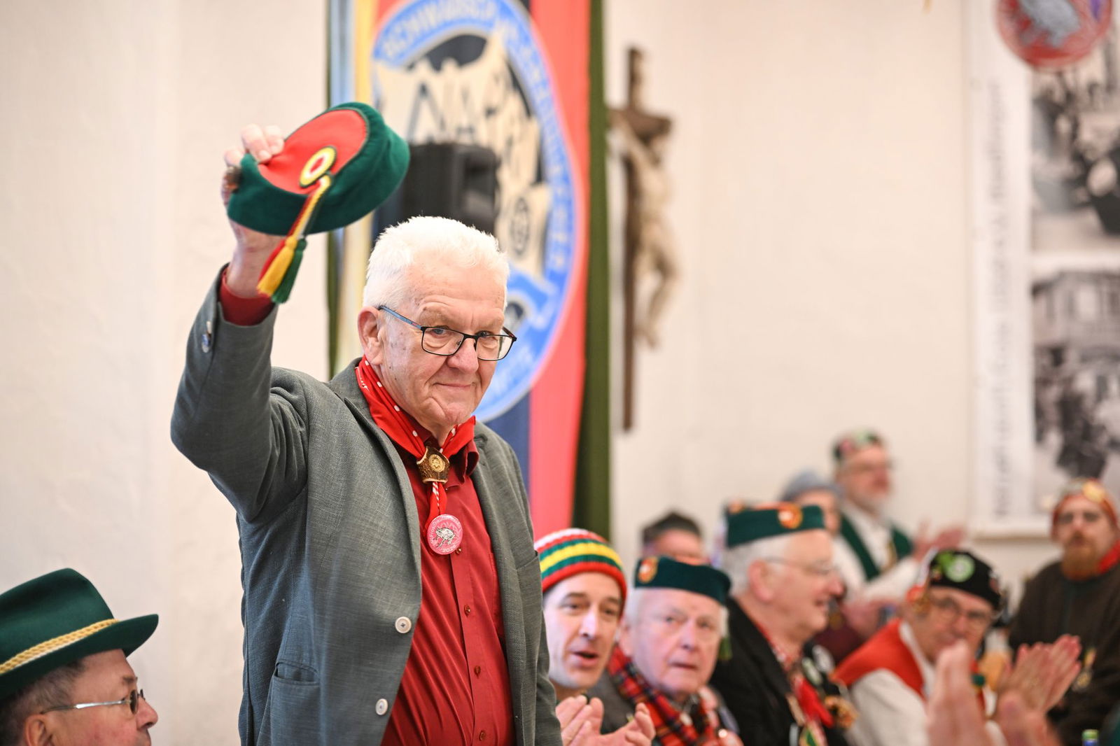 Auch in diesem Jahr besuchte Ministerpräsident Winfried Kretschmann (Grüne) das traditionelle Froschkutteln-Essen in Riedlingen.
