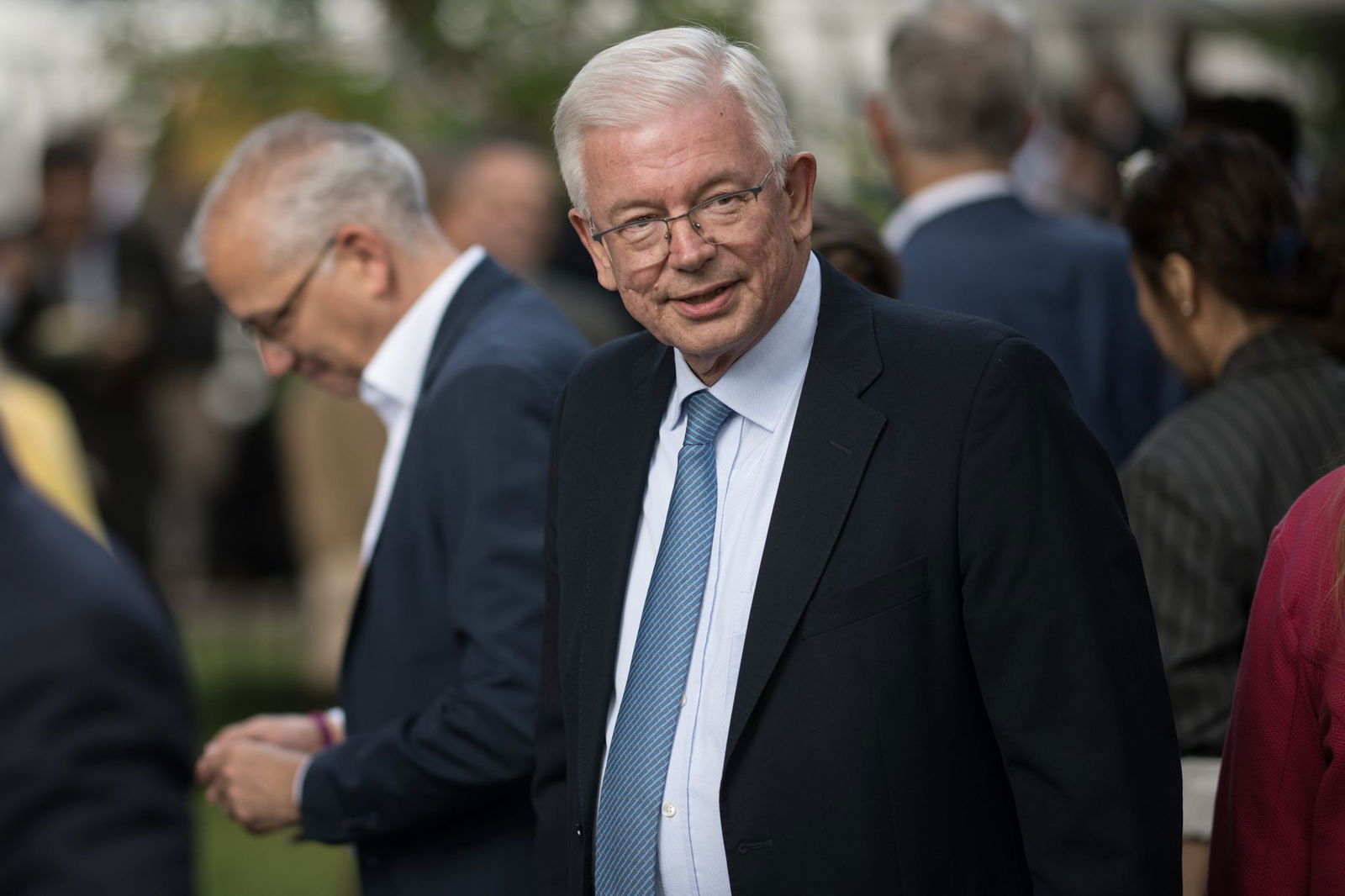 Der frühere CDU-Politiker Roland Koch vermittelt im Tarifkonflikt für den öffentlichen Dienst. (Archivbild)