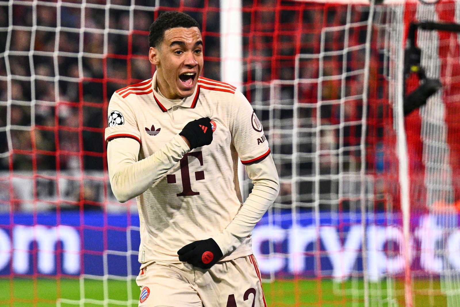 Auch das Duell mit Wirtz entscheidet Musiala für sich.  