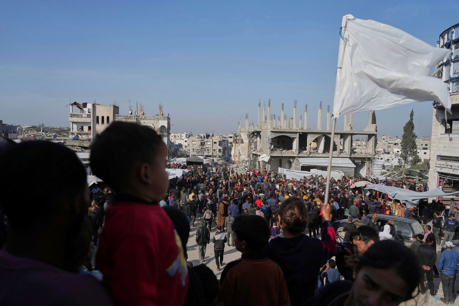 Die Demonstranten rufen auch Slogans gegen die Hamas. 