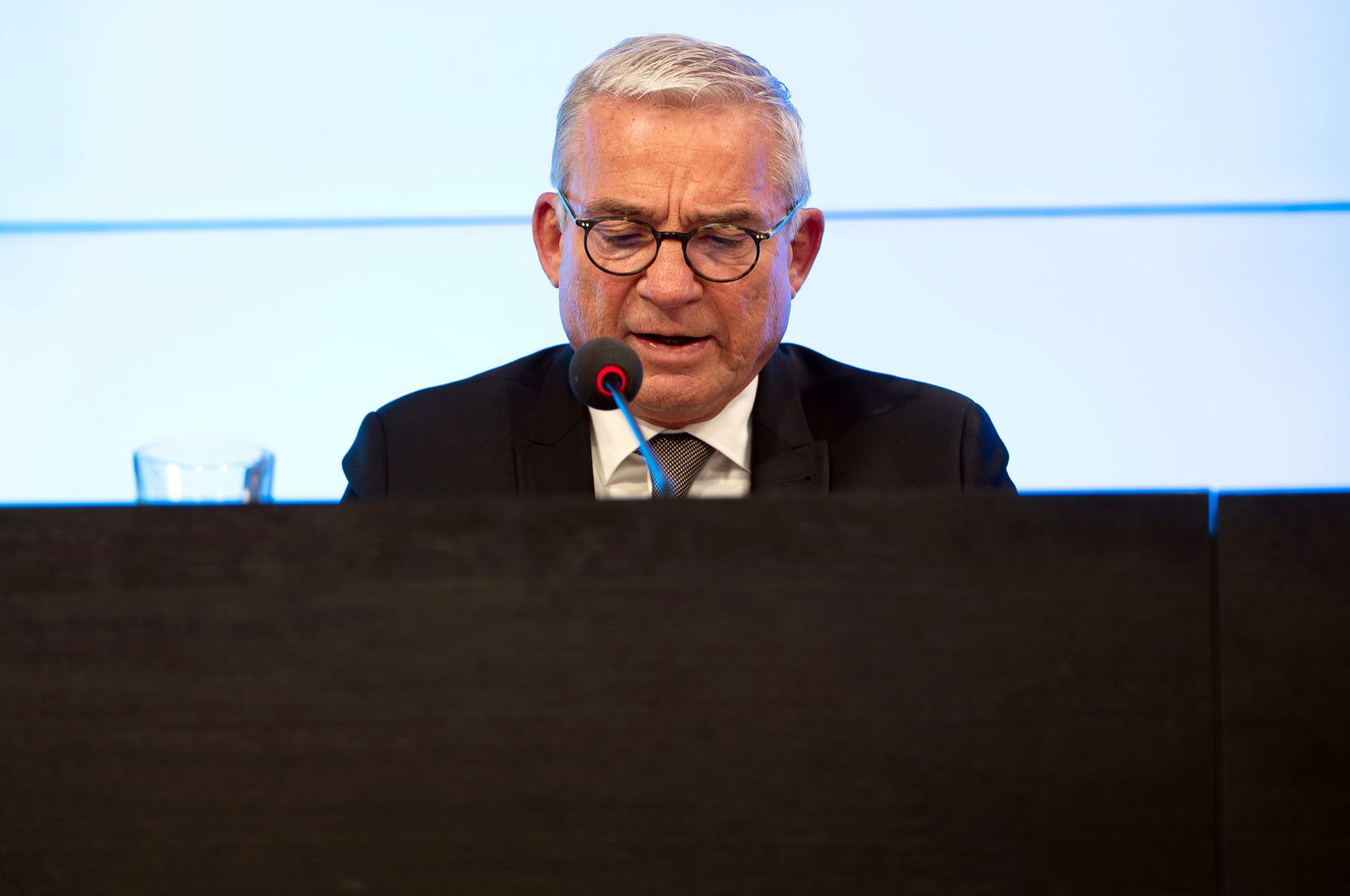 Besonders die Gewalt gegen Einsatzkräfte beschäftigt den Innenminister.