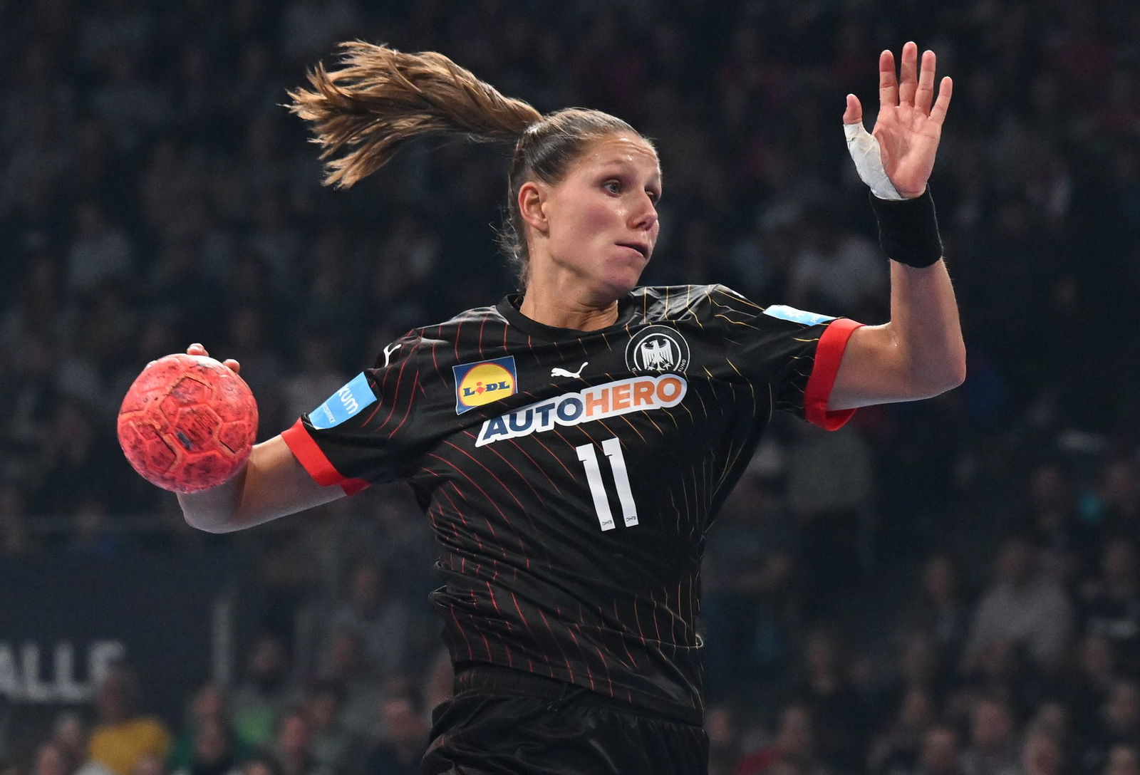 Nationalspielerin Xenia Smits erkennt eine positive Entwicklung im Handball. 