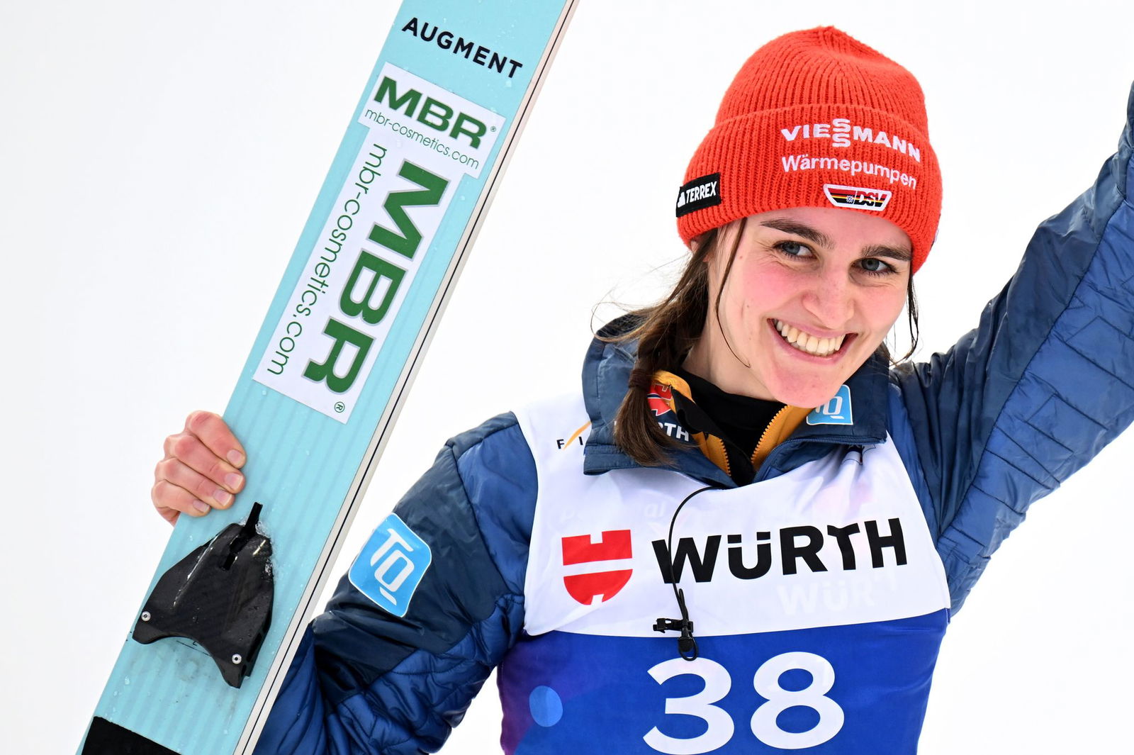 Silbergewinnerin Freitag freut sich nach ihrem WM-Coup.