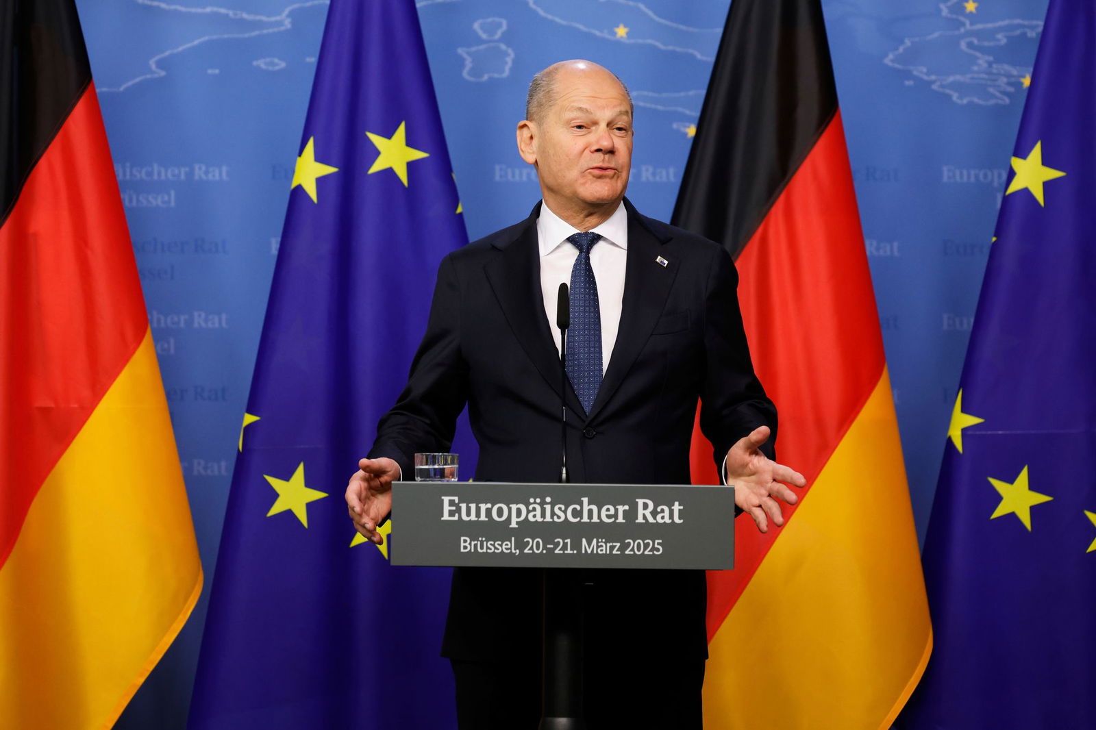 «Immer locker zu bleiben» sei eine Lehre aus Scholz' Zeit an Brüssler Gipfeltischen, sagte der Bundeskanzler selbst. 