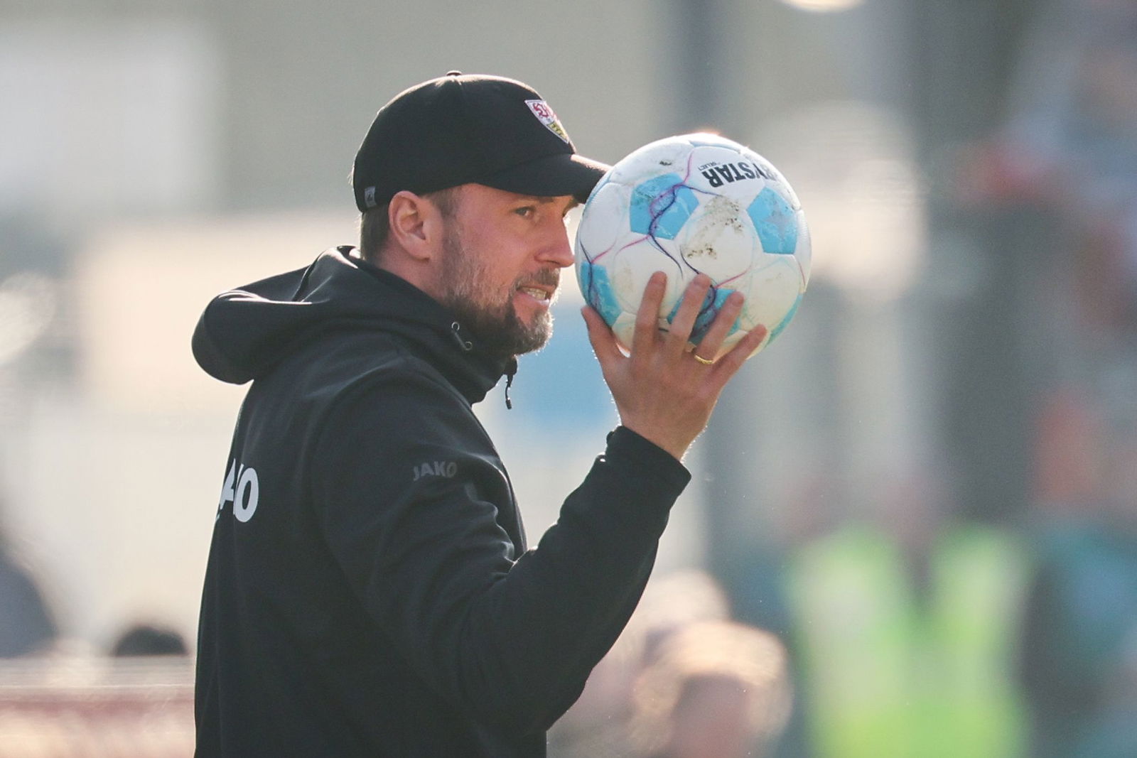 Sebastian Hoeneß fordert von Stuttgarts Profis eine Leistungssteigerung.