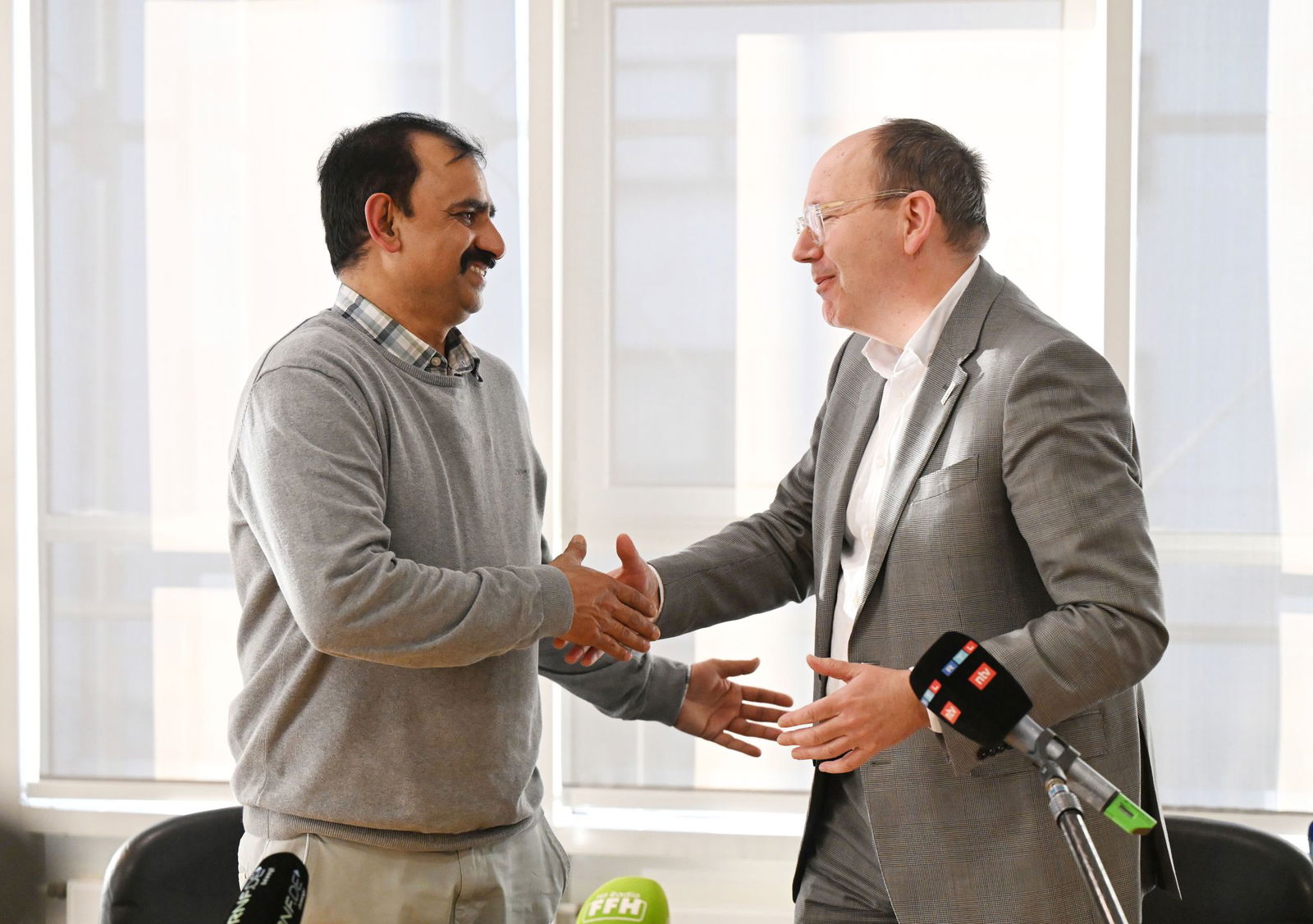 Der Mannheimer Oberbürgermeister Christian Specht (CDU) dankt ihm für sein Engagement. 