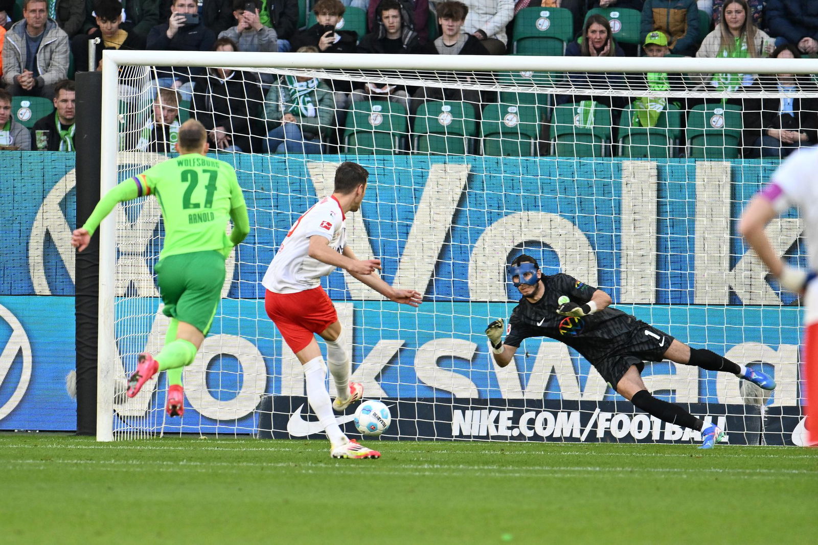 Heidenheims Marvin Pieringer trifft per Strafstoß.