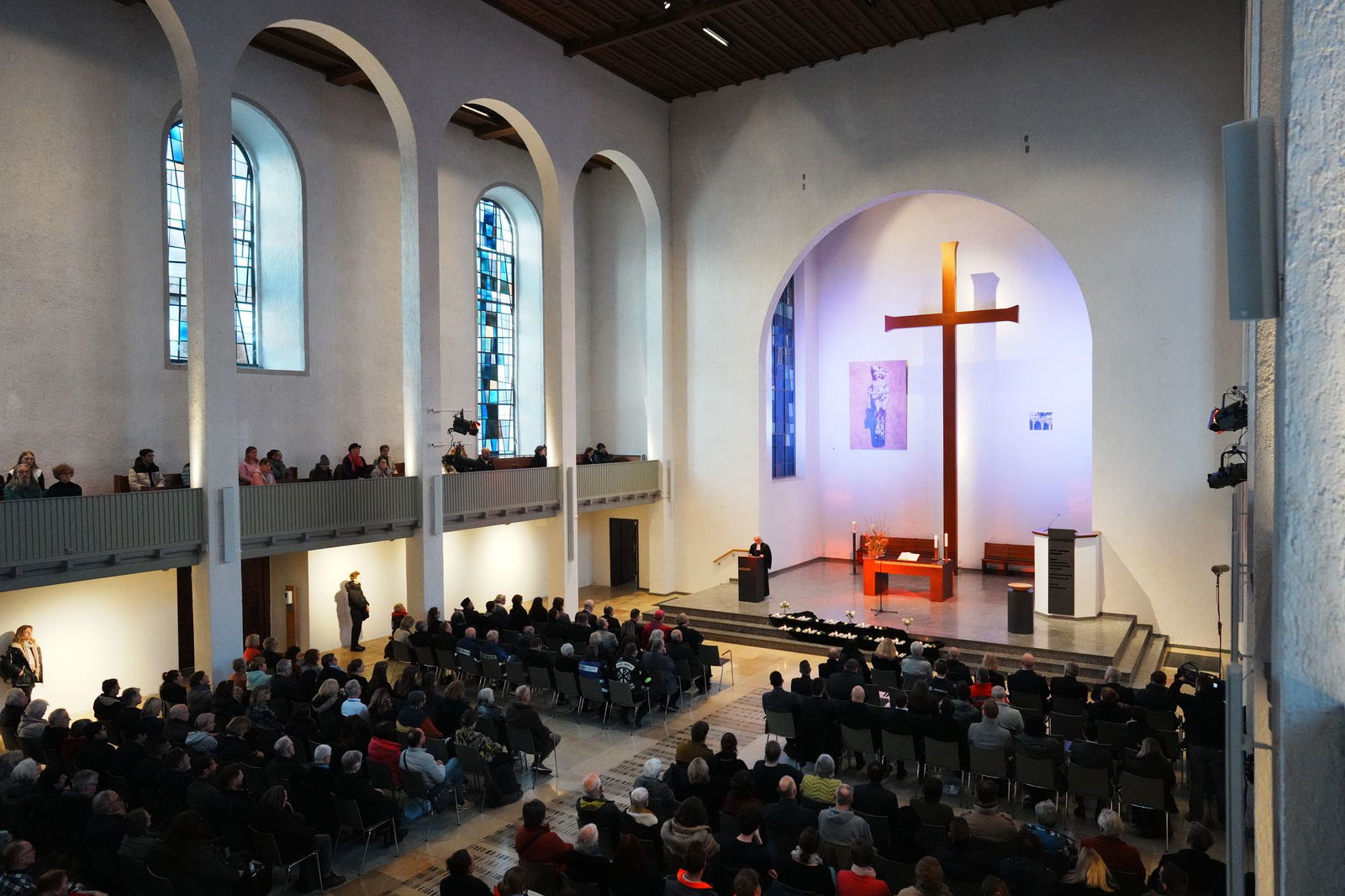 Kerzen wurden für die Opfer angezündet und Fürbitten gesprochen. 