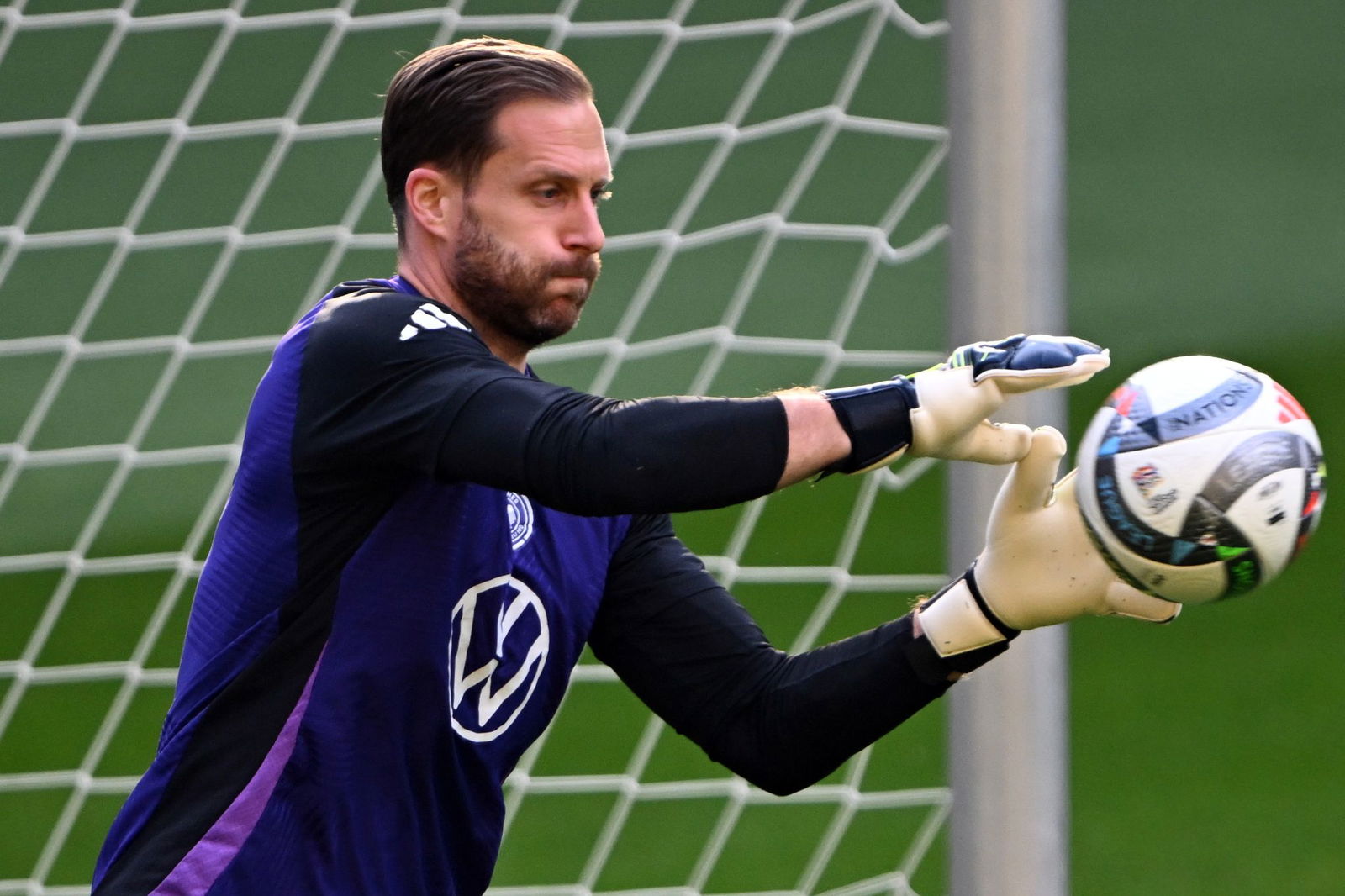 Aktuell ist Oliver Baumann der erste Ballfänger der Nation.