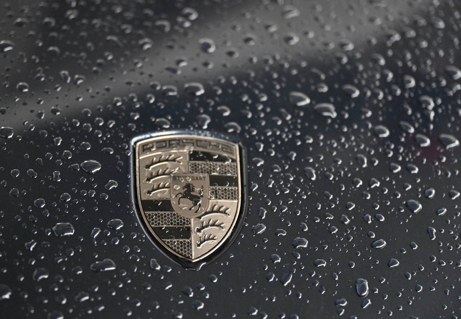 2024 machte der Sportwagenbauer Porsche deutlich weniger Gewinn.