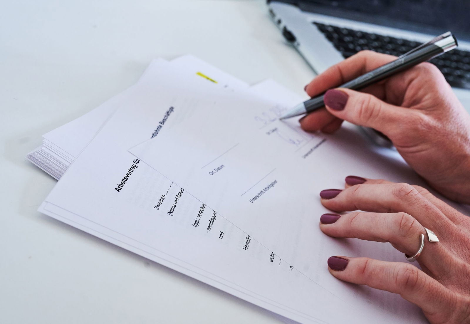 Lohnlücke zwischen Männern und Frauen zurückgegangen. (Symbolbild)