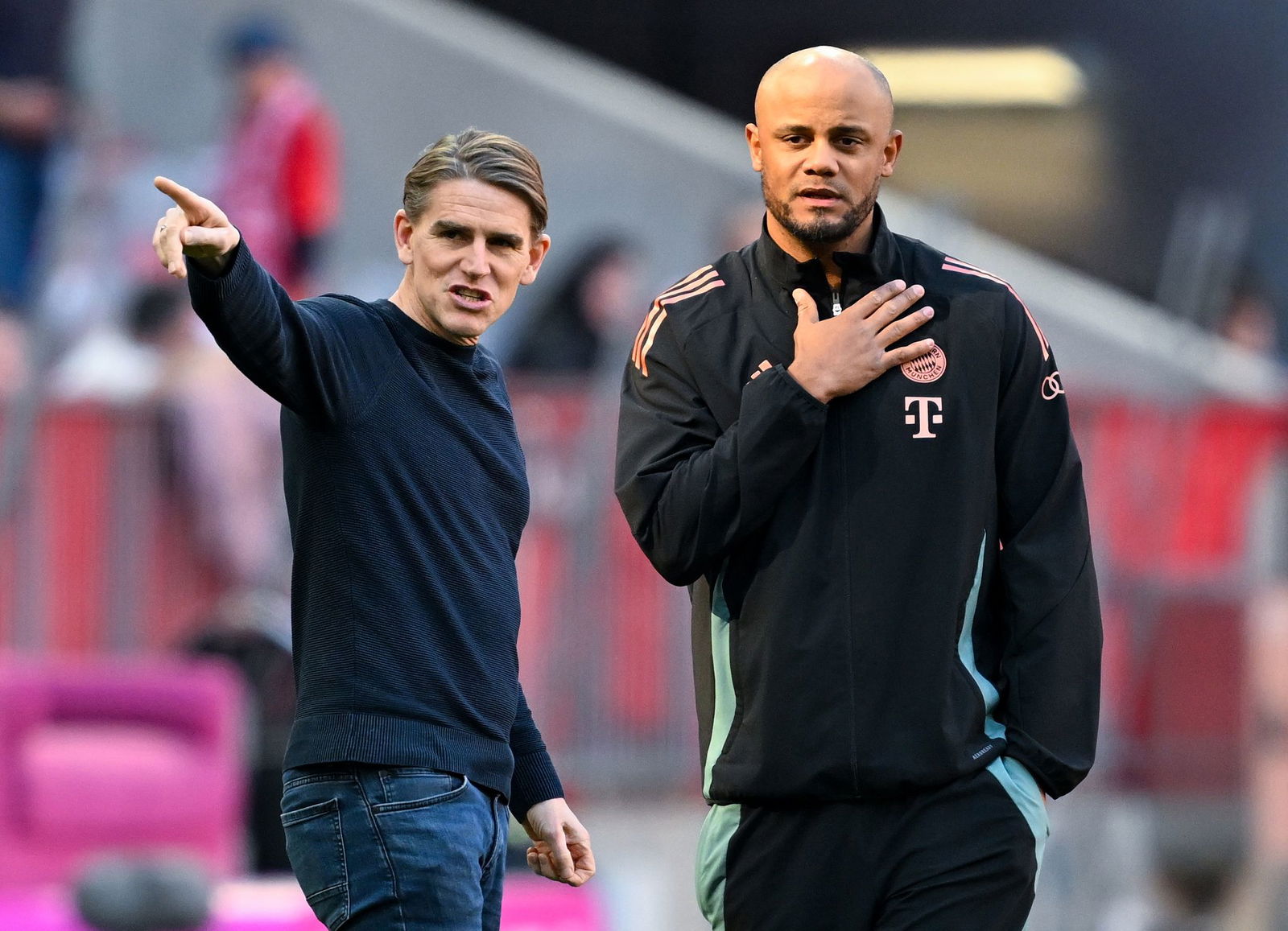 Sportdirektor Christoph Freund (l) ärgert sich über den kanadischen Verband.