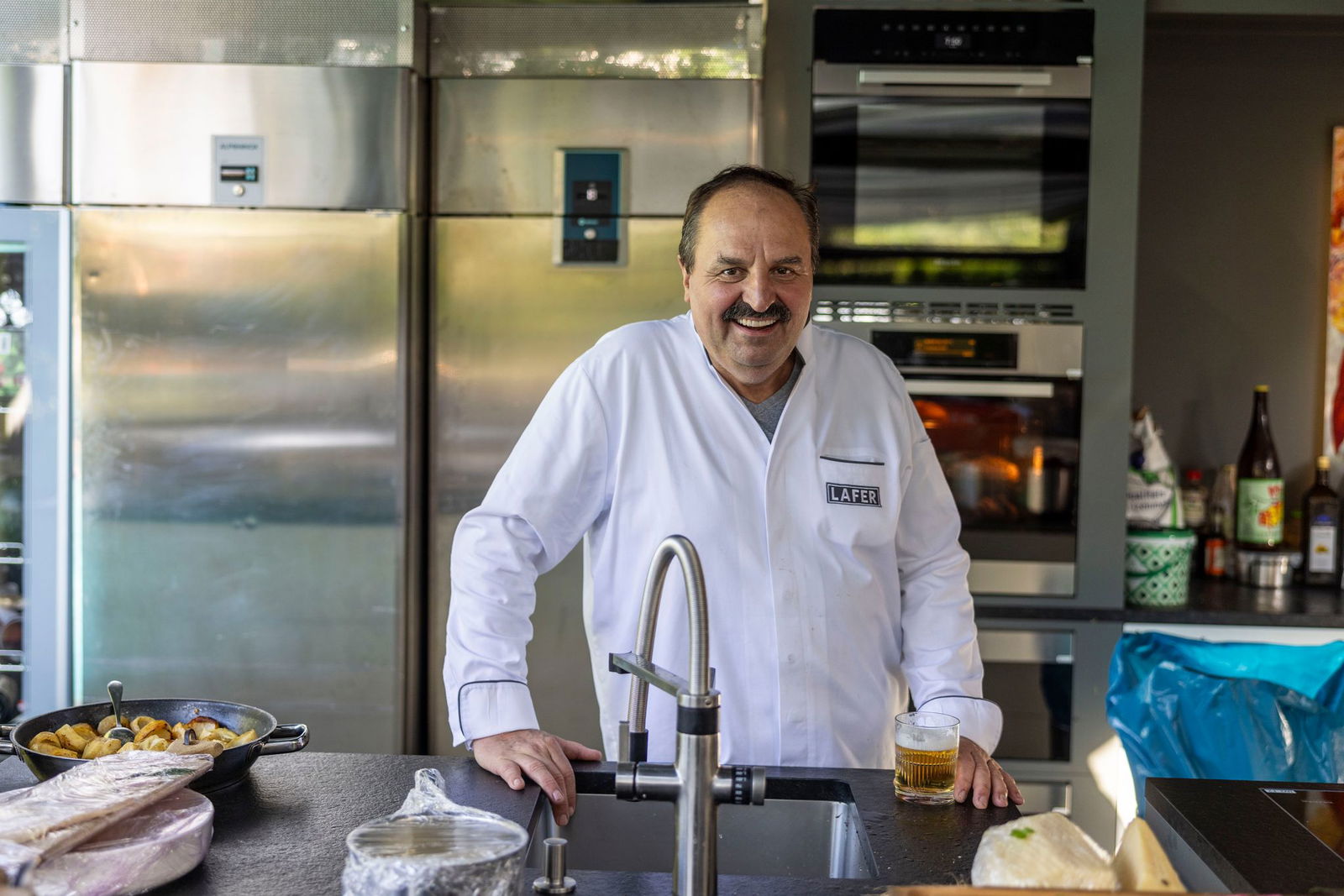 Johann Lafer macht sich gerne Porridge, wenn er mit einem Kater zu kämpfen hat. (Archivbild)