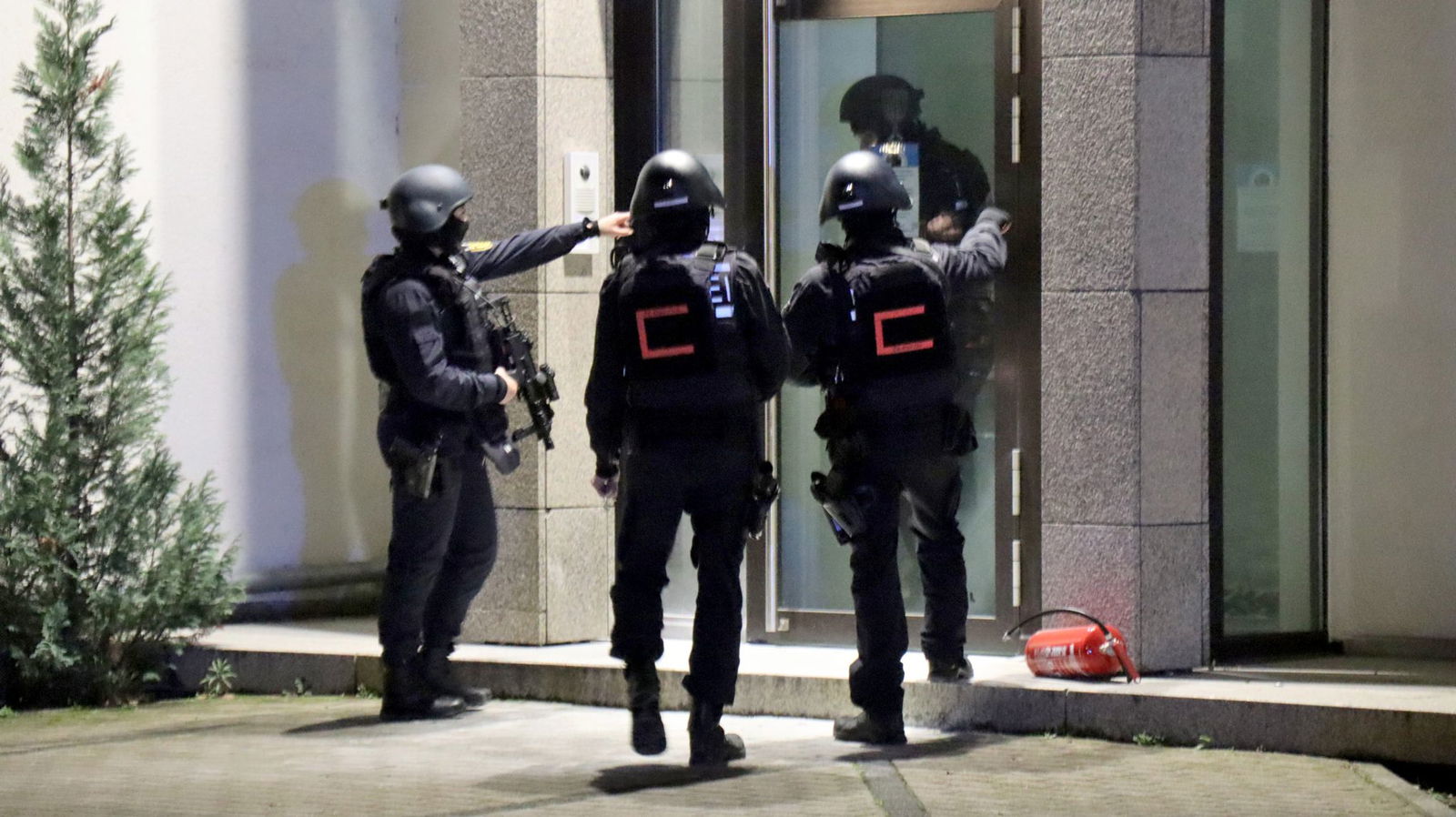 Brennendes Tuch in Synagoge löst großen Polizeieinsatz aus.