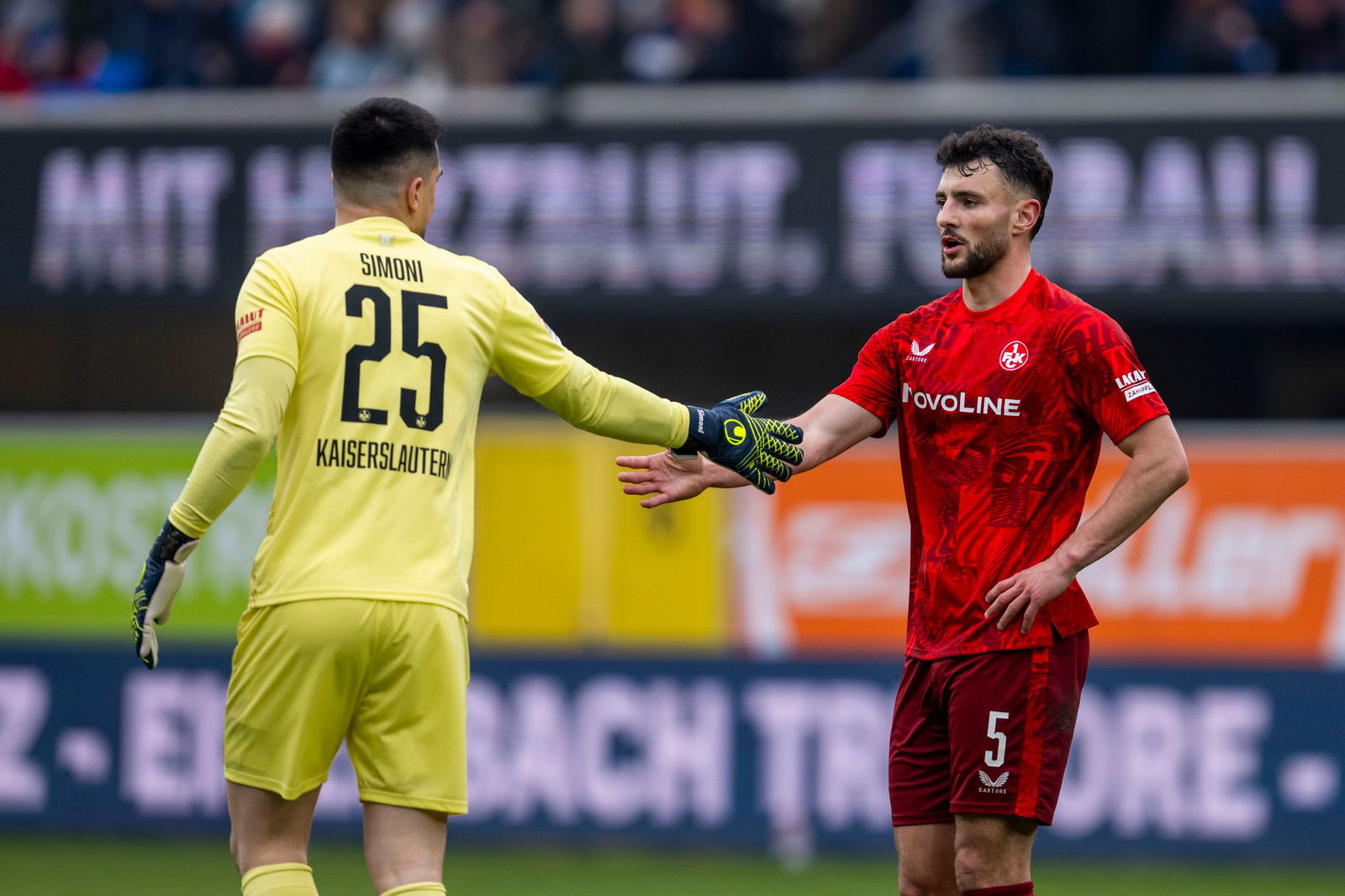 Als Krahl-Ersatz gefordert: FCK-Keeper Simon Simoni (li.)