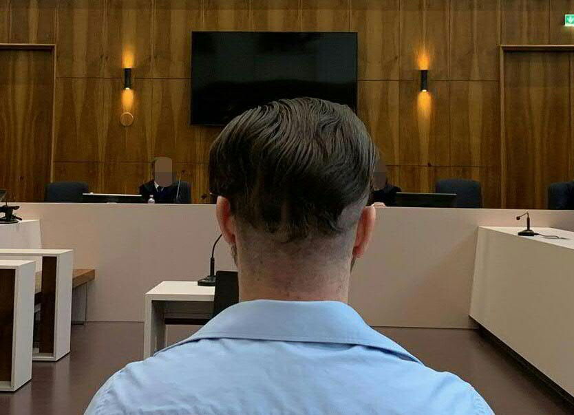 Ein Mann vor Gericht - er beging einen Femizid 