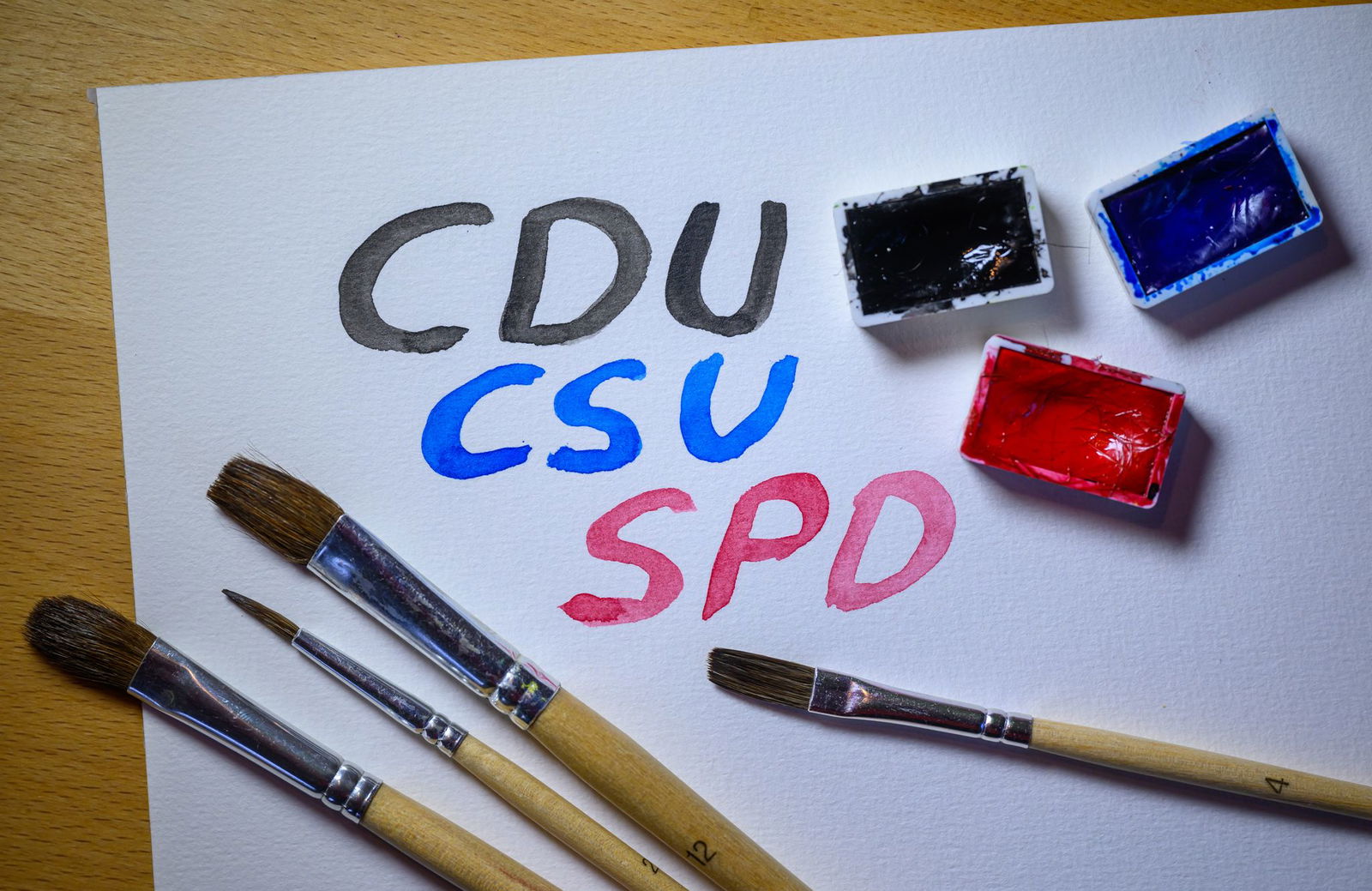 CDU, CSU und SPD wollen am Montag wieder zusammenkommen. (Symbolbild)