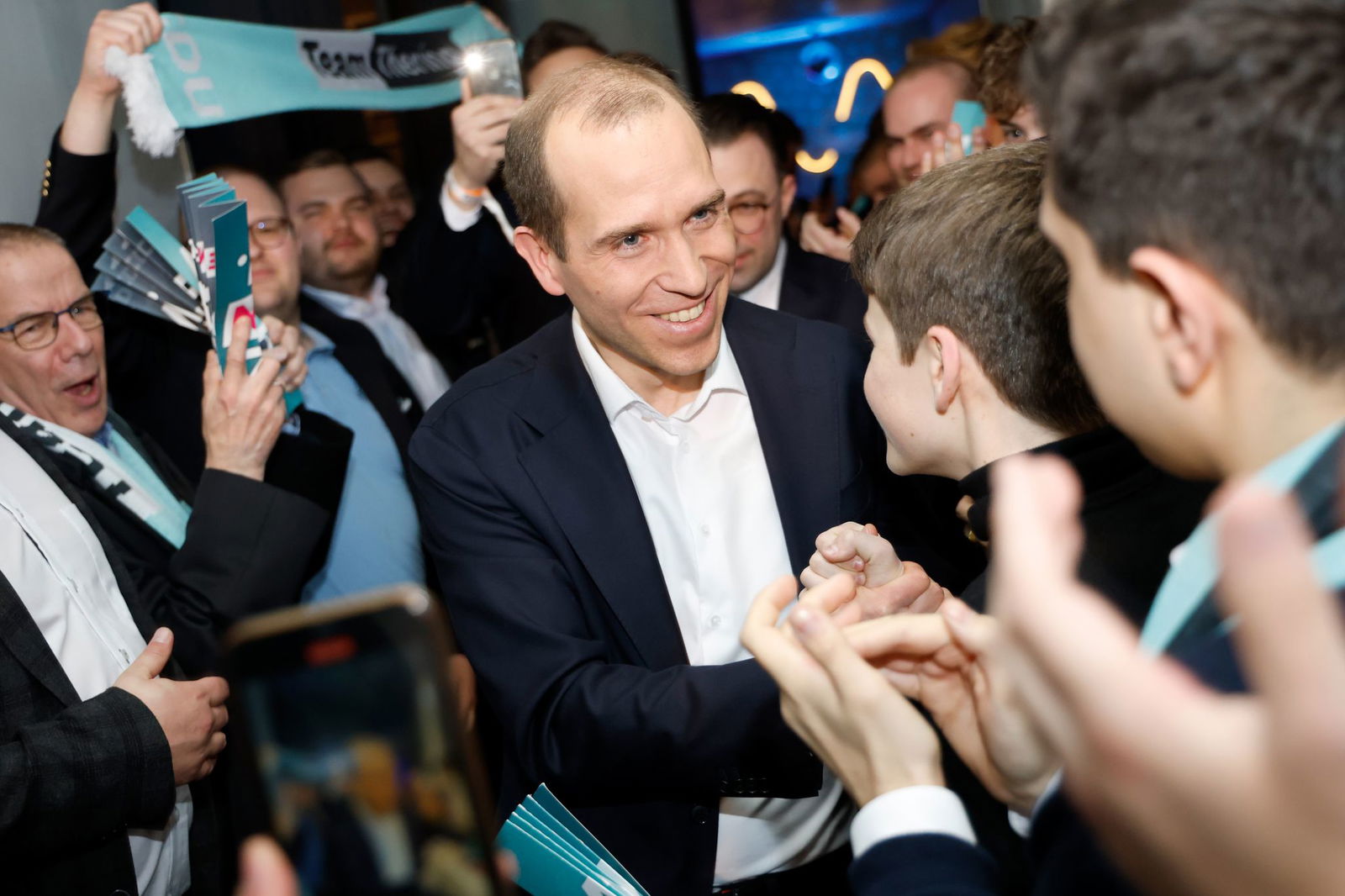 Dennis Thering holt die CDU auf dem Tief. 