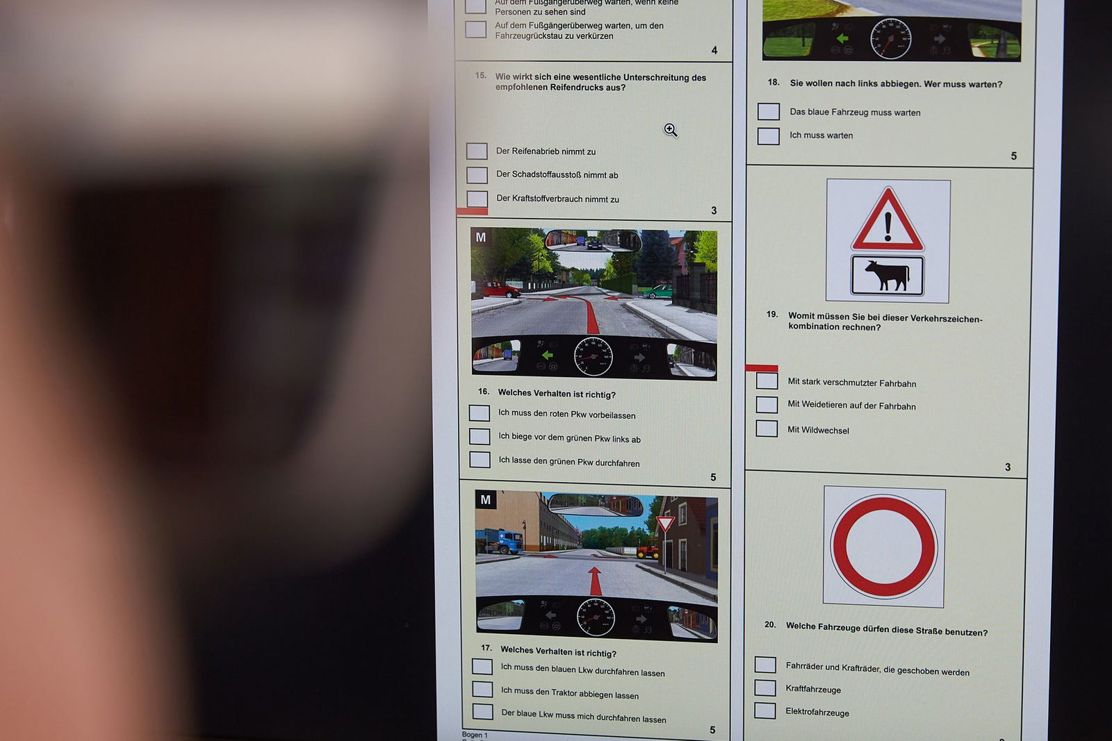 Den Tüv-Mitarbeitern sind im Kampf gegen Betrügereien Grenzen gesetzt. (Archivbild)