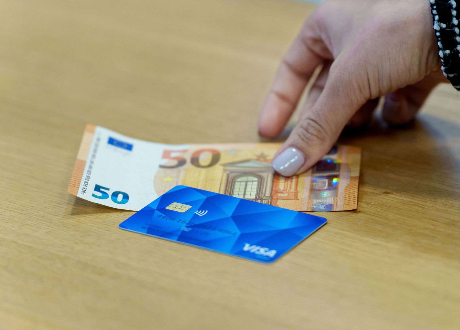 Die Bezahlkarte wird in den Aufnahmeeinrichtungen für Geflüchtete eingesetzt. (Archivbild)