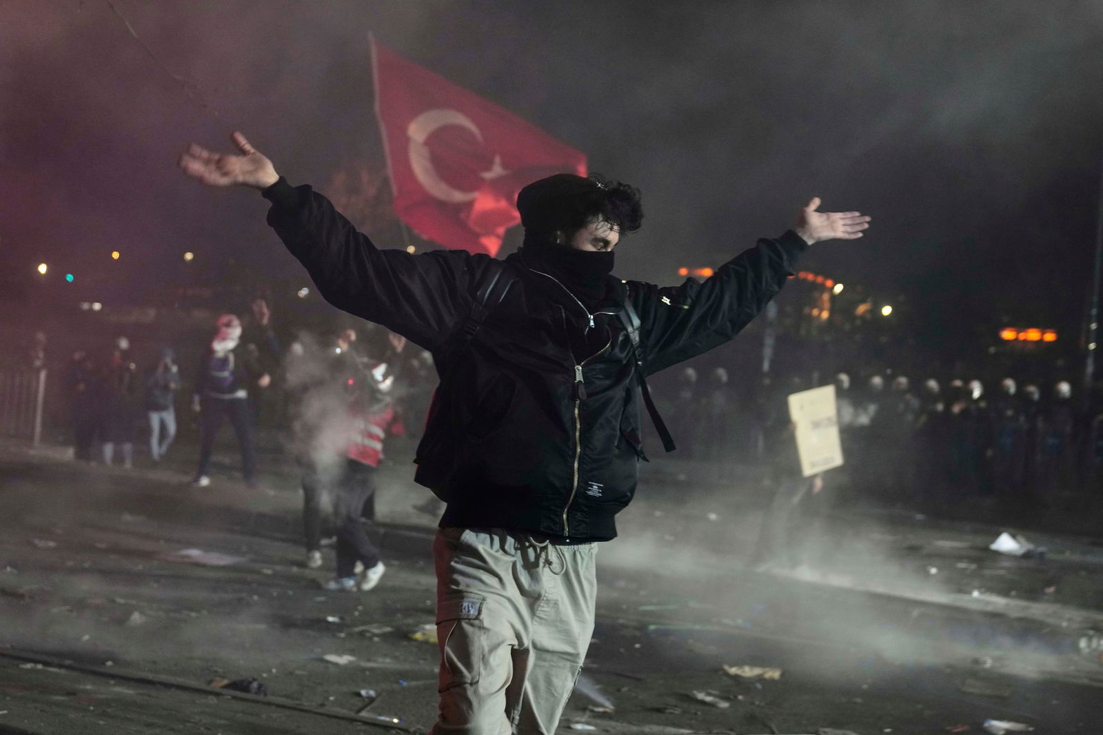 Trotz Demonstrationsverbots protestierten die Menschen in Istanbul den sechsten Abend in Folge. 