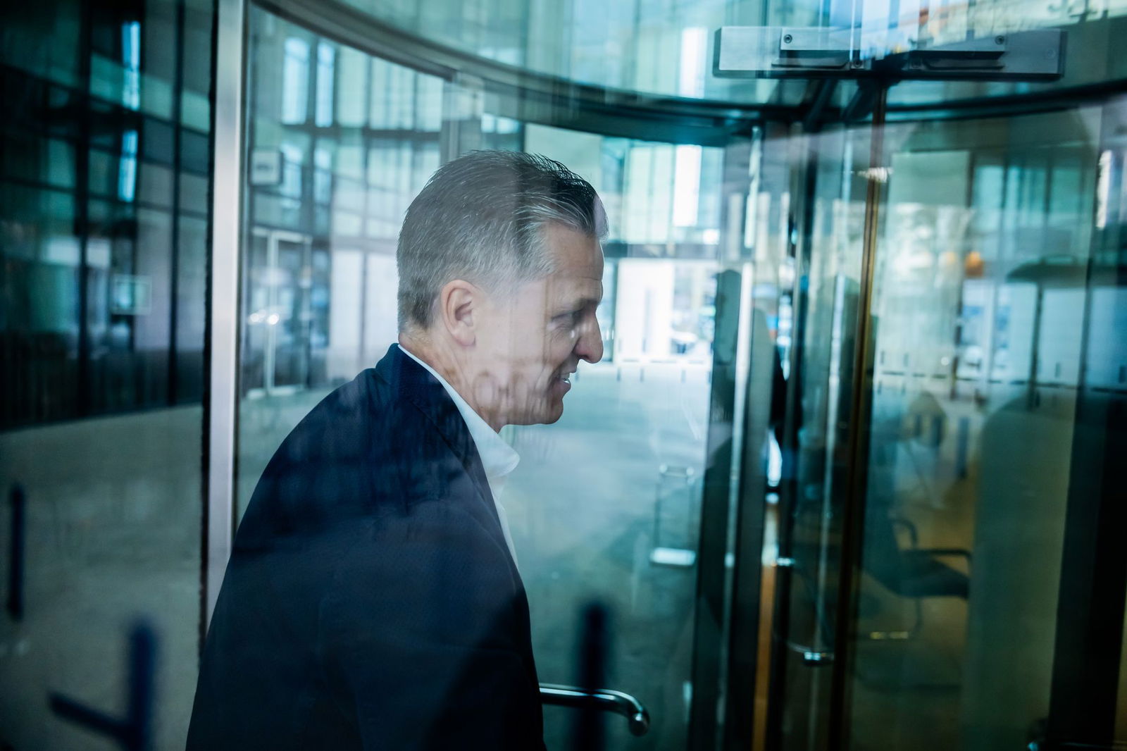 Unions-Vertreter Thorsten Frei auf dem Weg zur nächsten Verhandlungsrunde in der SPD-Zentrale.