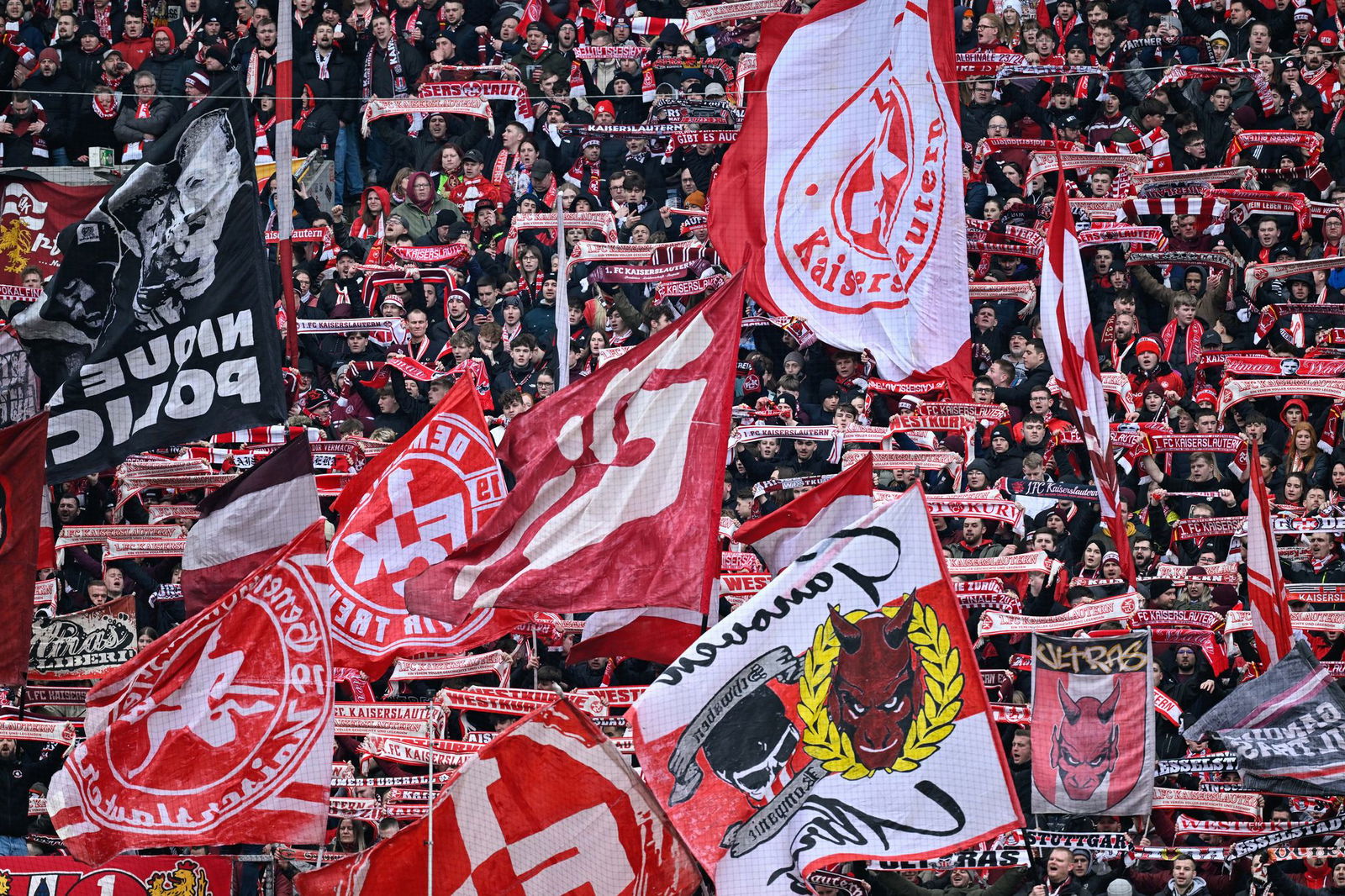 Großer Jubel bei den FCK-Fans nach dem 3:0