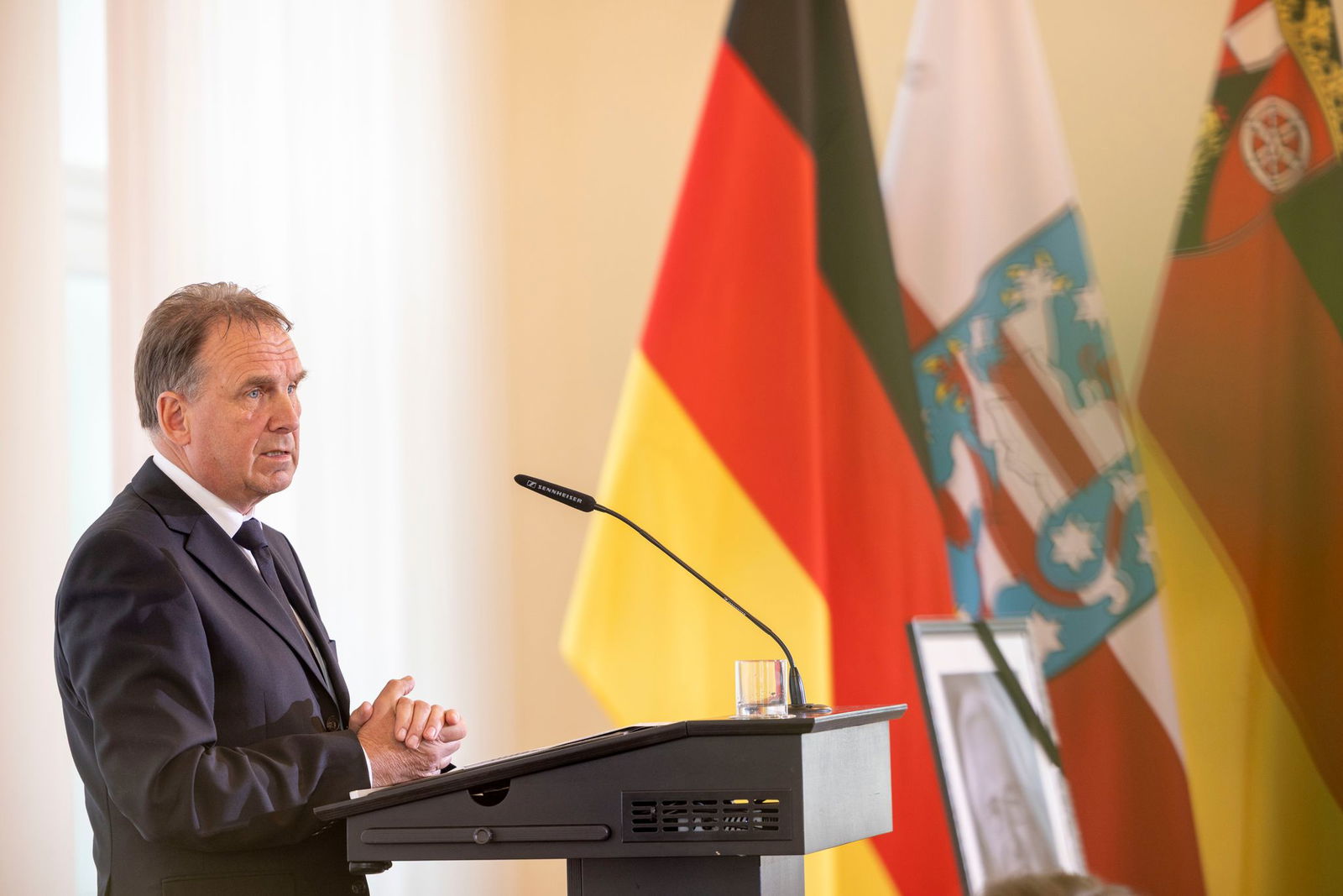 Der frühere thüringische Ministerpräsident Dieter Althaus (CDU) erinnert an Bernhard Vogel als einen «Jahrhundertpolitiker», der für die deutsche Einheit ein Segen gewesen sei.  