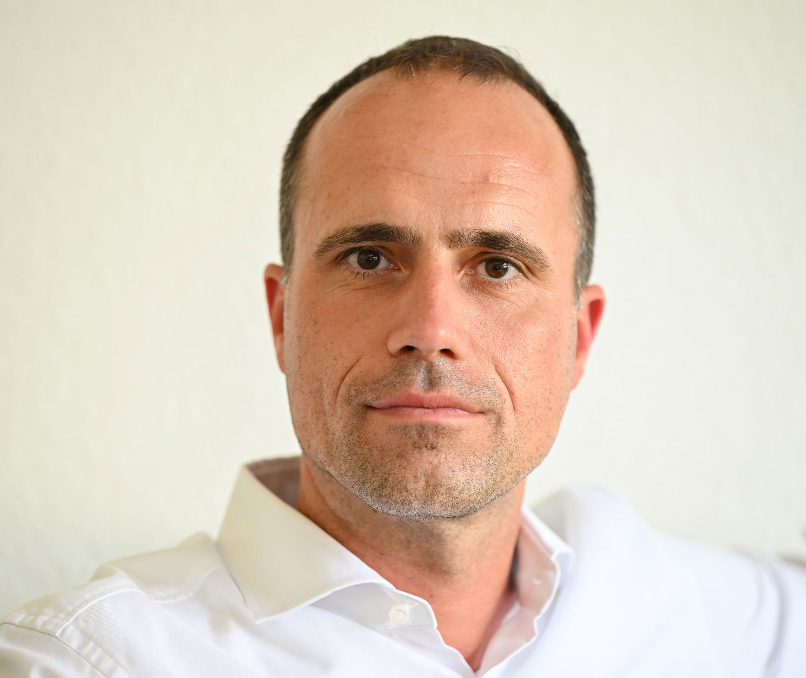 Gesundheitsminister Clemens Hoch (SPD) setzt bei der Neuaufstellung der Krankenhauslandschaft auf Regiokliniken. (Archivbild)