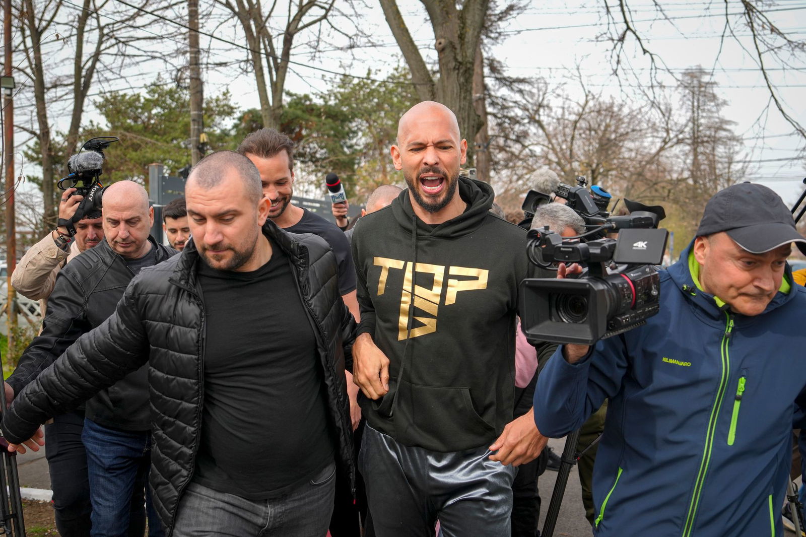 Die Brüder stehen unter dem Verdacht der Vergewaltigung und des Menschenhandels. 