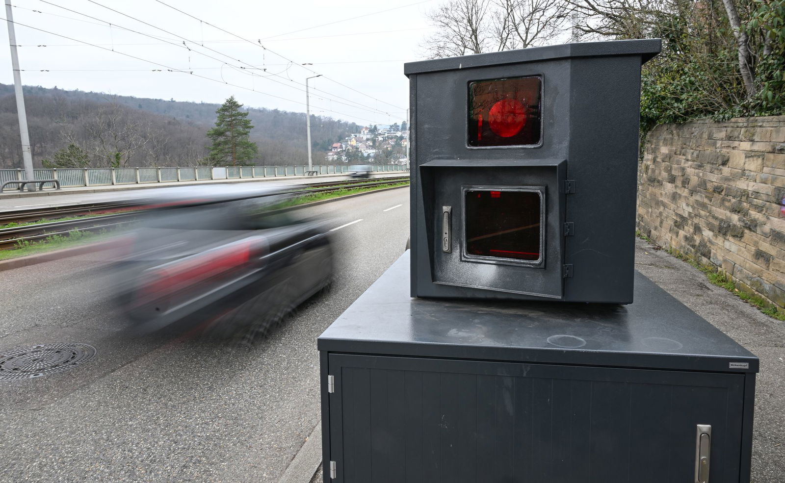 Durch Tempoverstöße bekommen die Kommunen im Südwesten viele Mehreinnahmen. (Archivbild)